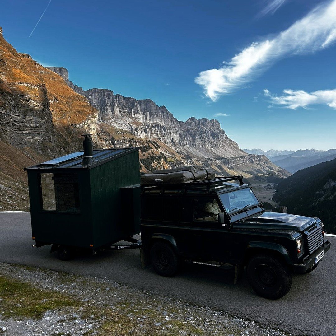 A Scandinavian mobile sauna and a British classic went on a little adventure in the Alps. Both crafted for exploring and enjoying nature, both in iconic British Racing Green.

Is the sauna you're considering truly designed to fit your surroundings an