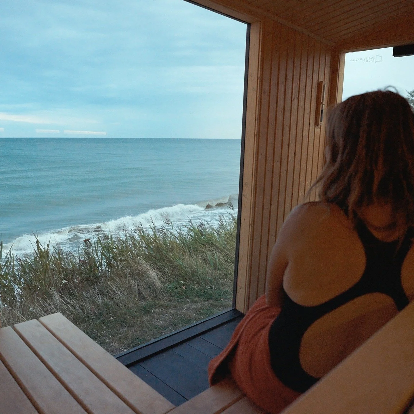 Are you looking to start a mobile sauna business?

Our Medium mobile sauna with a full sauna room is a well-proven format for professional rental use. It offers generous seating within a compact footprint and remains easy to tow, place, and operate.
