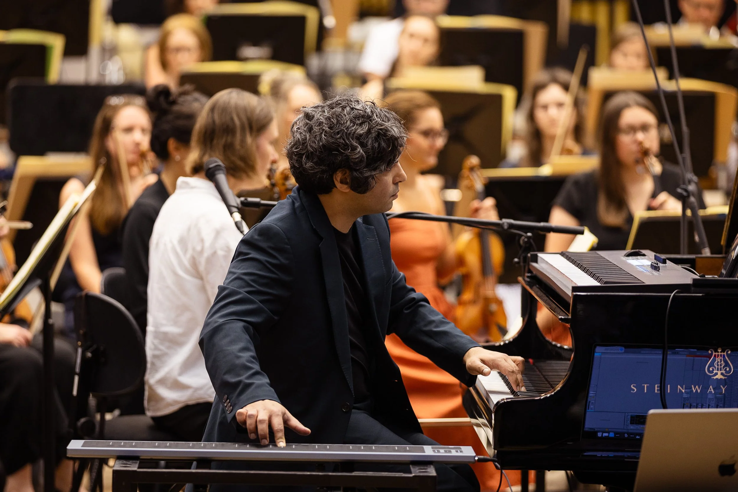 Zubin_Kanga_BBC_Phil_2025_Hi_Res_©RobinCle wley-4288.jpg