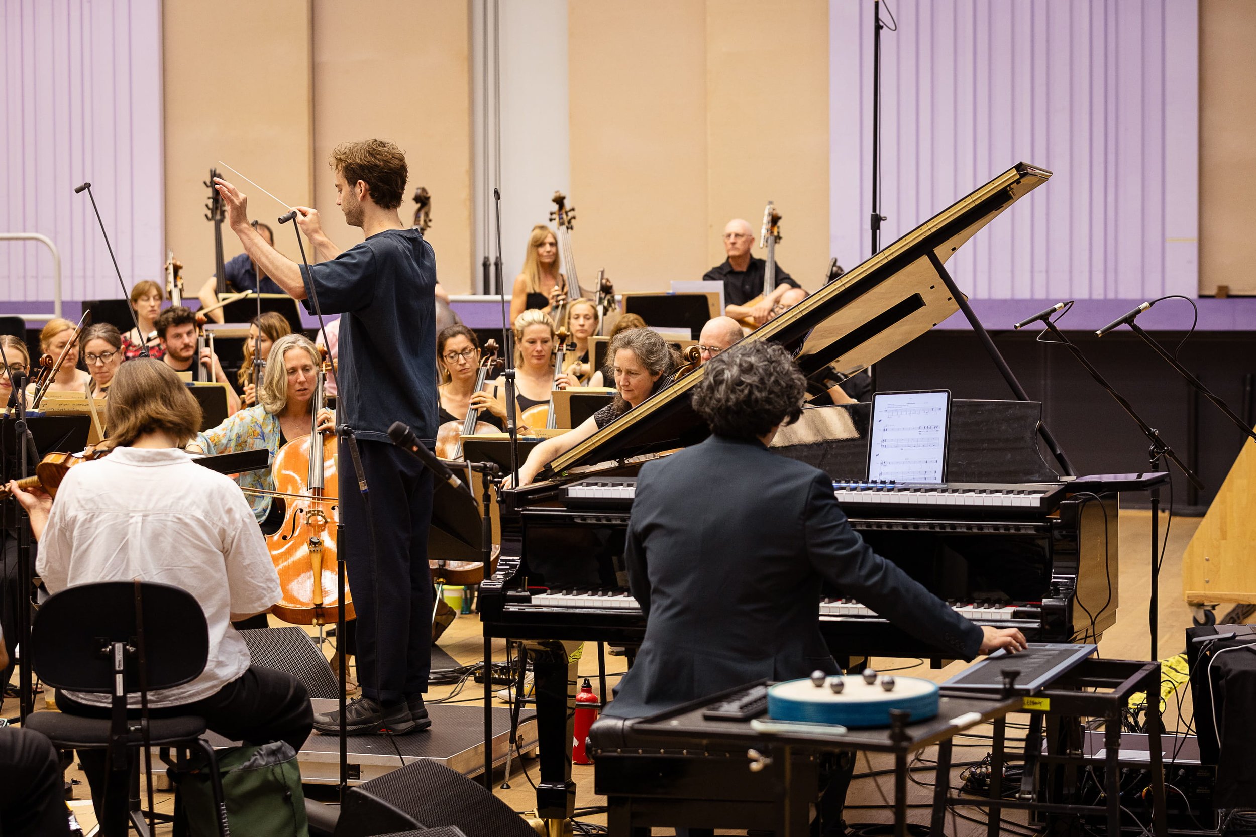 Zubin_Kanga_BBC_Phil_2025_Hi_Res_©RobinCle wley-4822.jpg