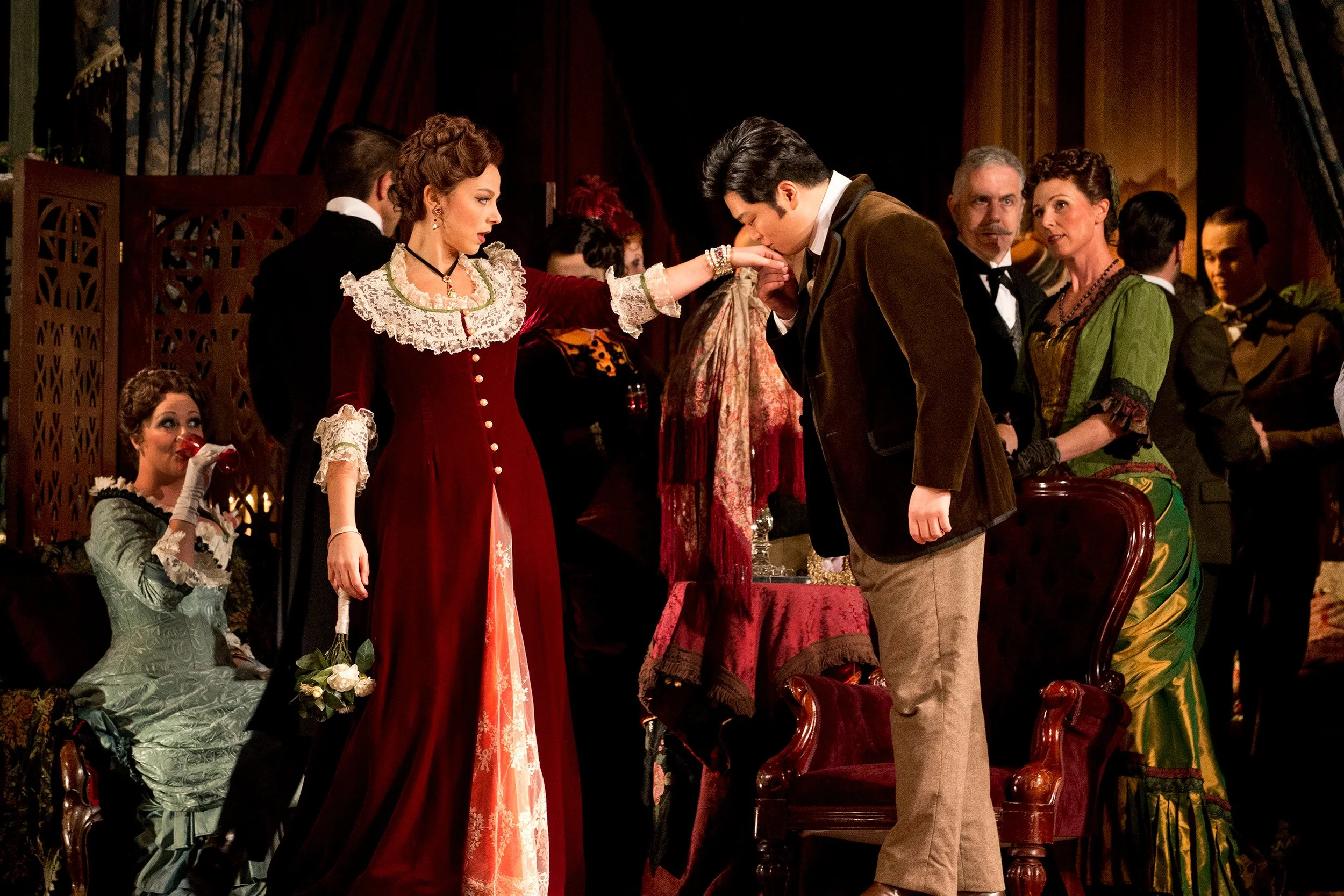 OATraviata_creditJeffBusby2.jpg