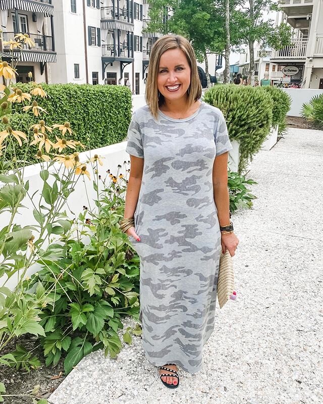 Maxi dresses are one of my favorite things to wear in the summer &amp; this camo one is the newest addition to my closet! It&rsquo;s super soft and has pockets too! 🙌🏻 (Dress runs true to size)
&bull;
My outfit is linked on my blog smartsouthernsty