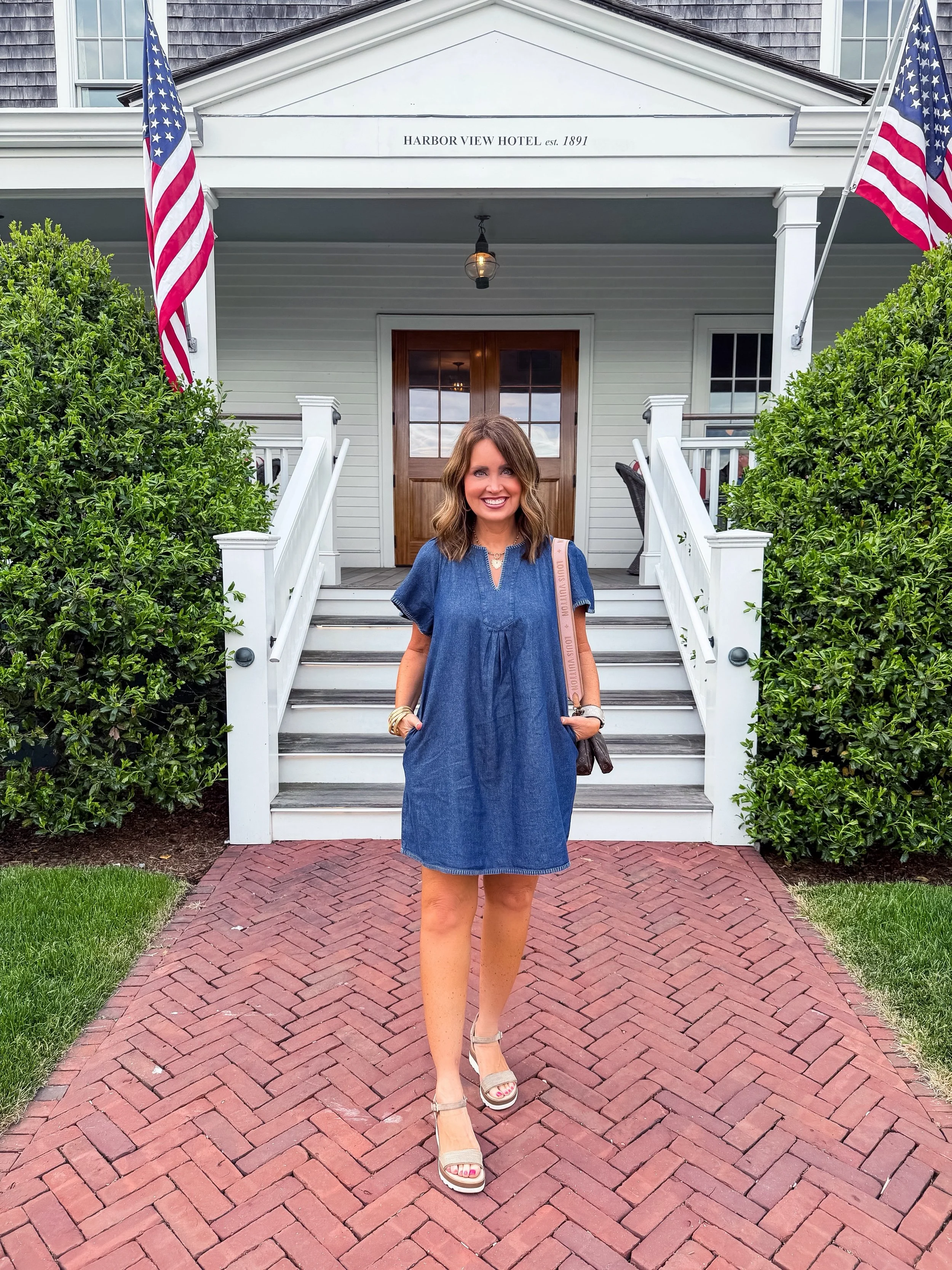 Having the best time in Martha&rsquo;s Vineyard! ⛵️ Sharing a few snaps of the trip so far&hellip; And my denim dress is $24 today (reg price $89)!🤩

✨Drop the word OUTFIT below to receive a DM with links to shop✨

Facebook friends, click here to sh