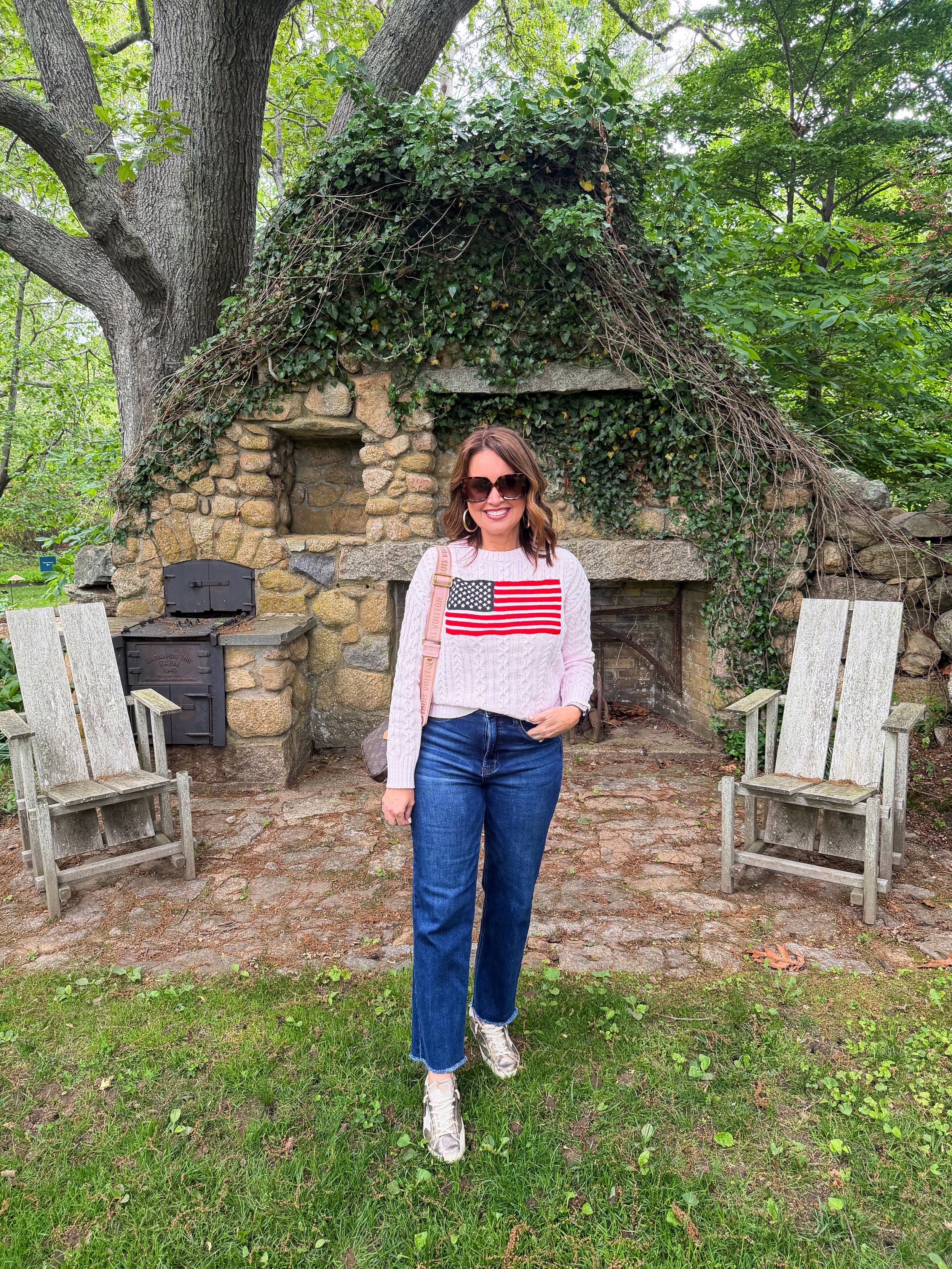 🇺🇸$35 FLAG SWEATER🇺🇸
Also comes in cream - so cute for the 4th (or anytime)!

✨Type the word SWEATER below to receive a DM with links to shop✨

You can also shop all my looks through the link in @smartsouthernstyle Instagram bio.

Facebook friend