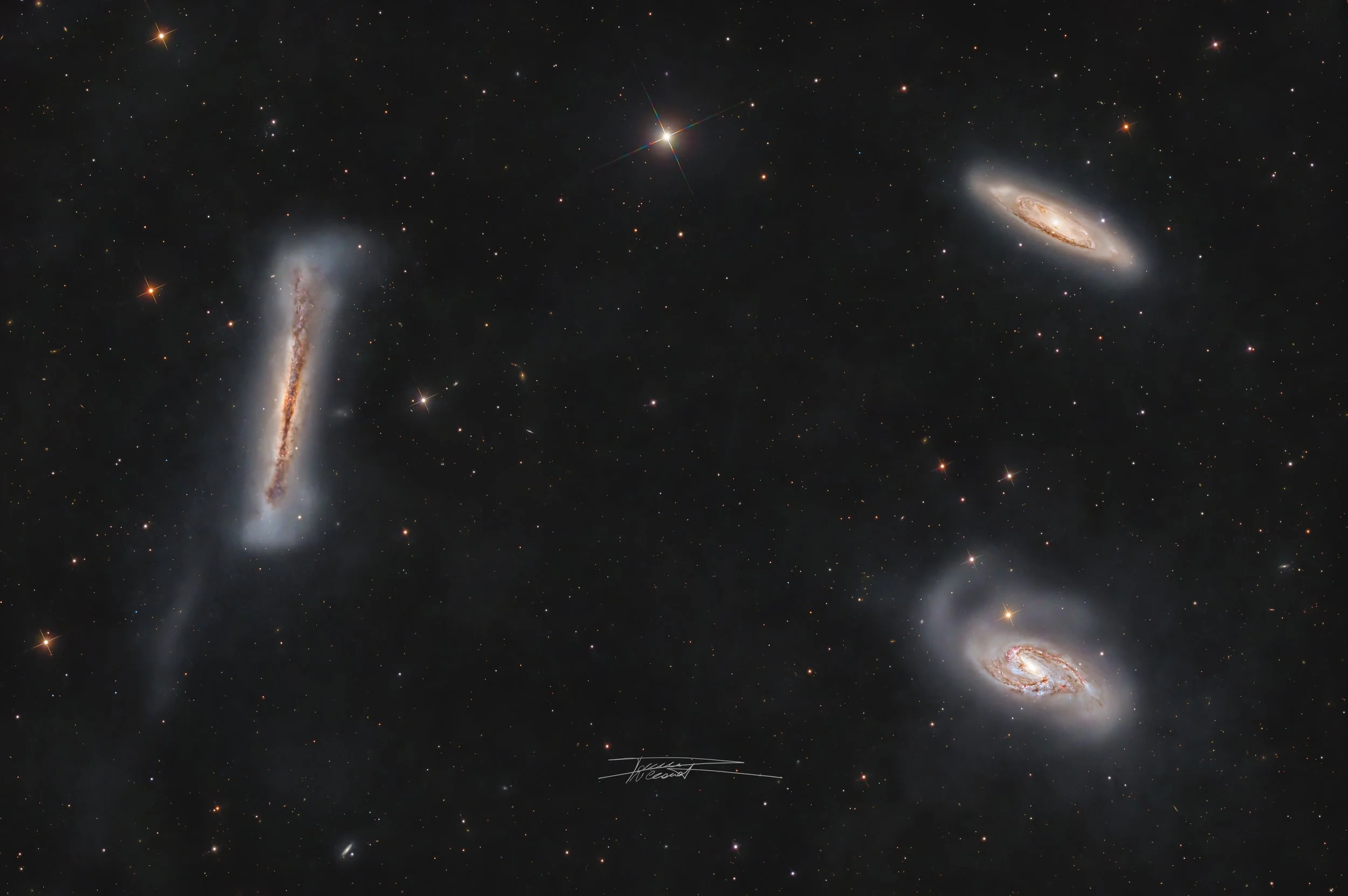 Three Galaxies in Cosmic Proximity — AAPOD2.COM