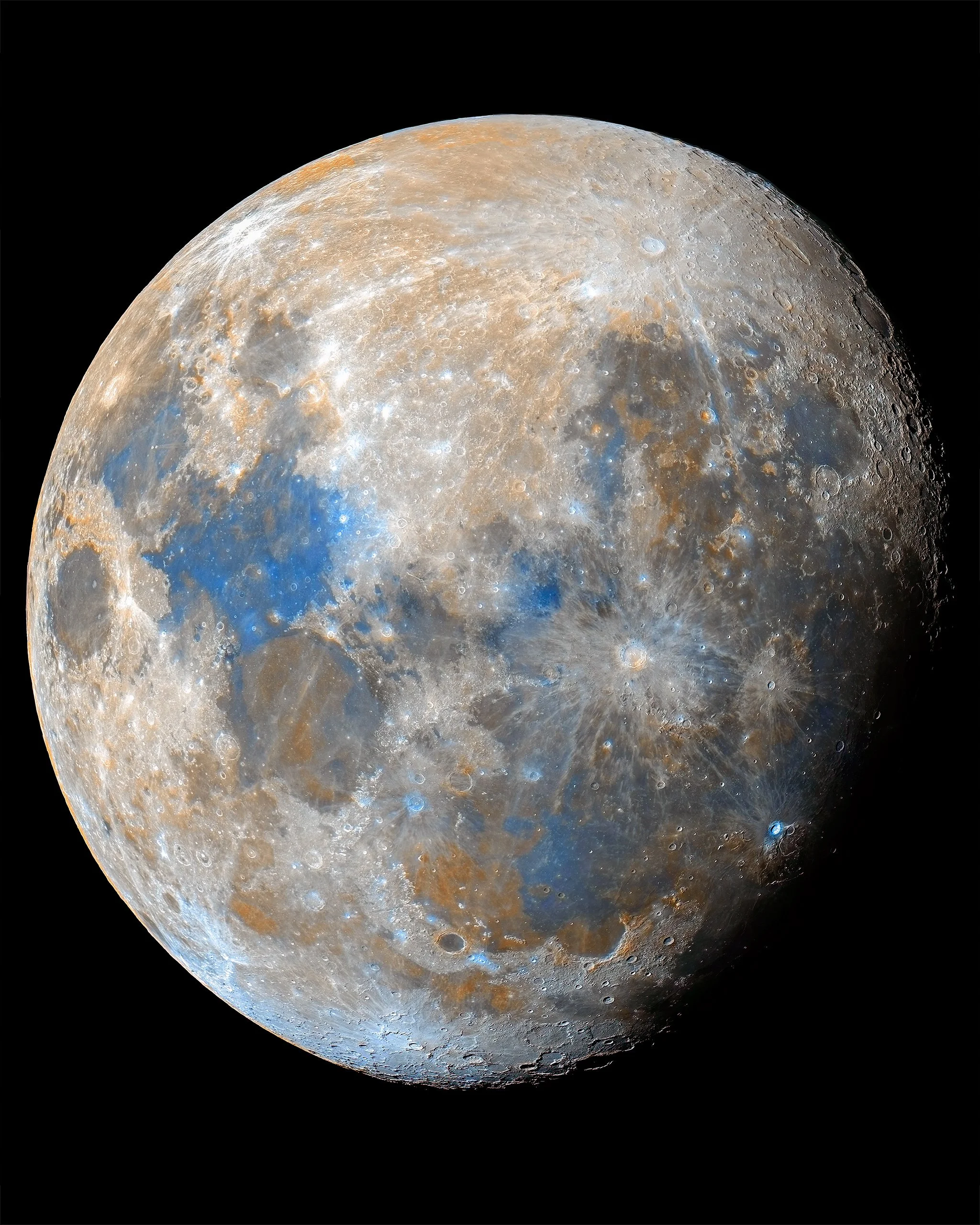 Selenochromatic almost Full Moon