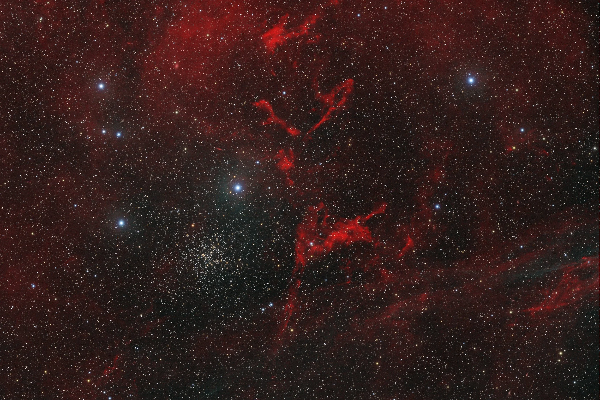 NGC 6819 &amp;8 the glowing interstellar medium of the Cygnus constellation