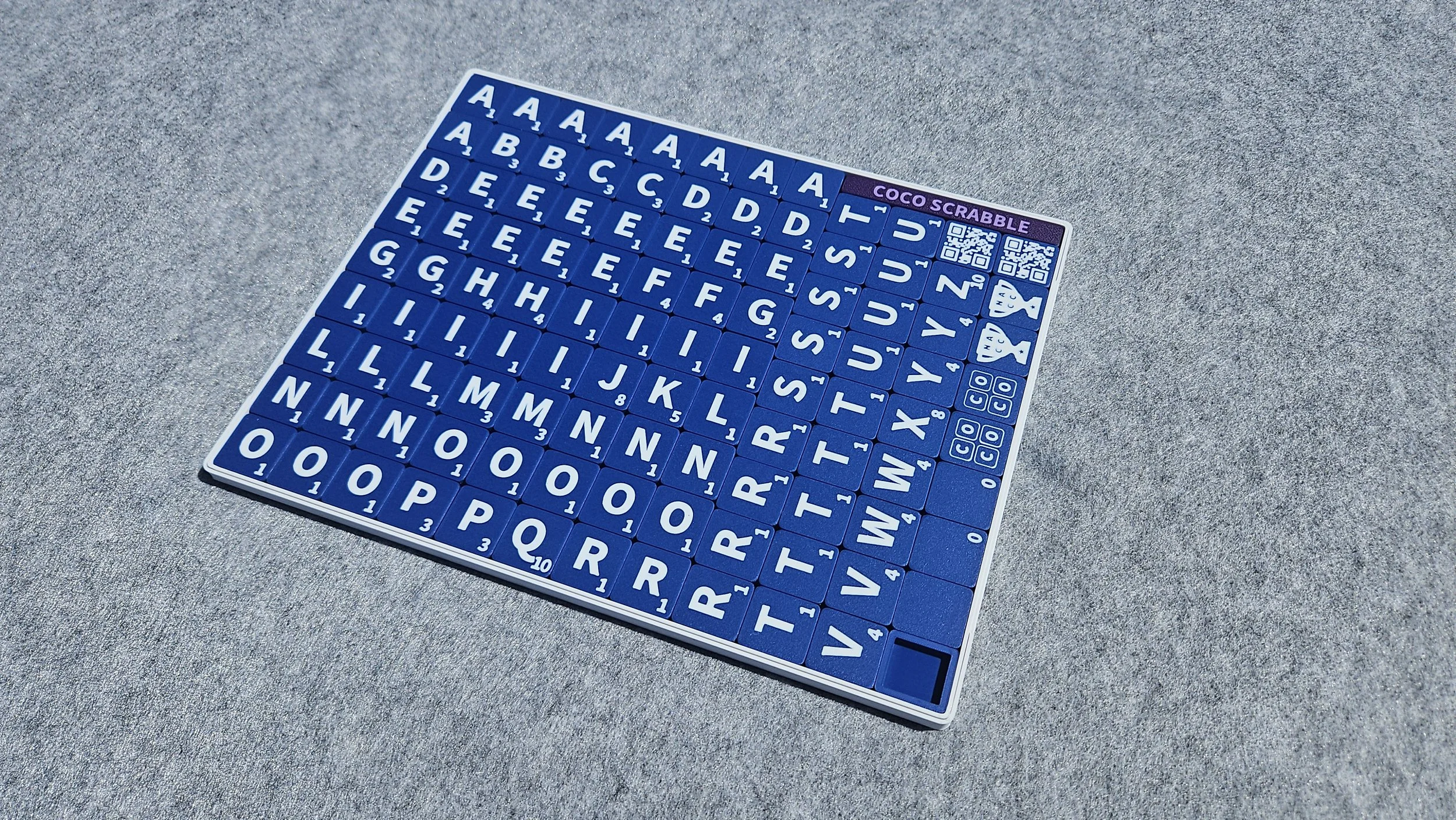 tiles_wht_on_blu.jpg