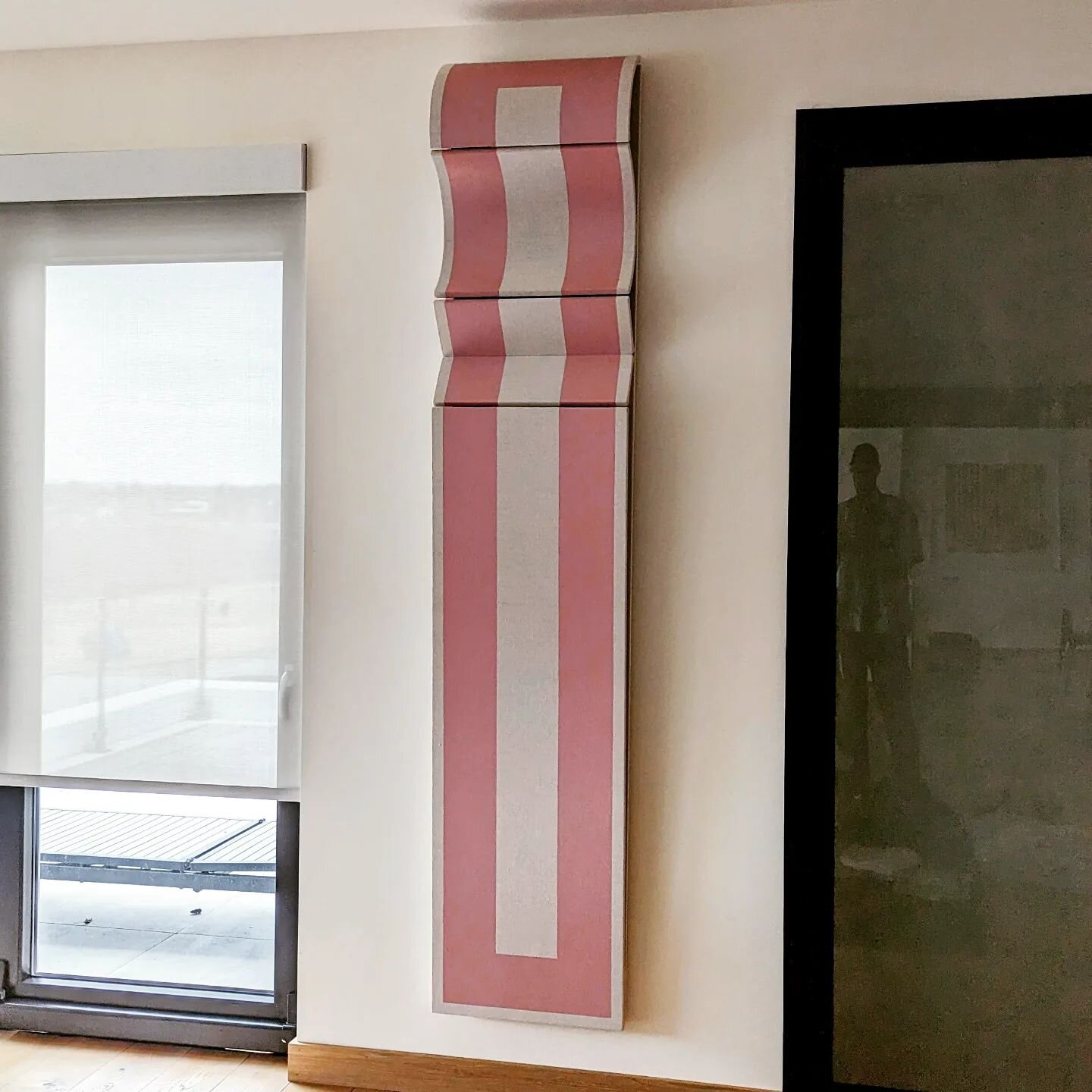 Wednesday's fine art install details:
1) Tall 3D work on canvas by @robert_william_moreland
2) Counter weighted mirror to complete the @chanelofficial surfboard corner
3) Playful mirror piece by @sabine_marcelis 
.
.
.
.
All works installed securely 