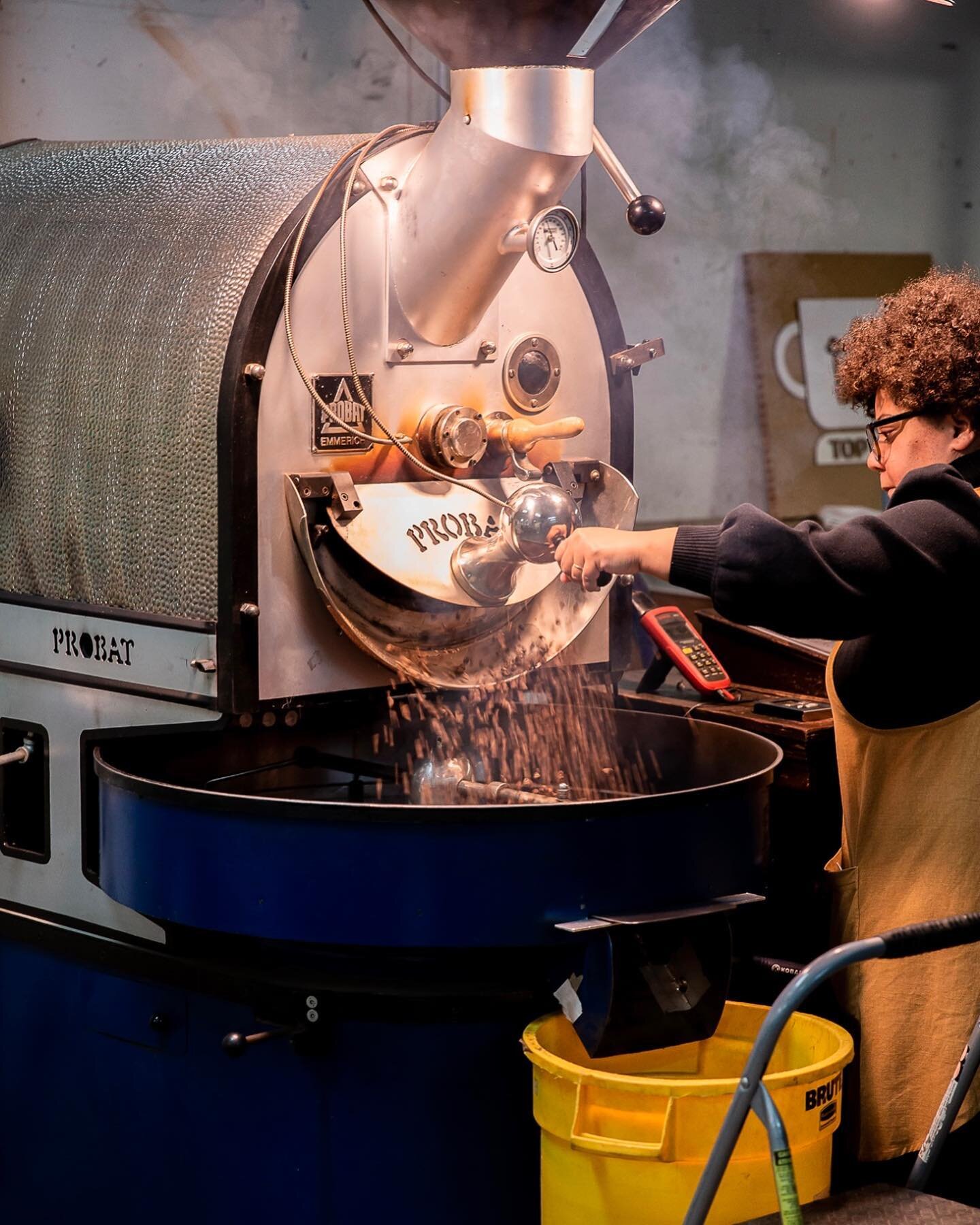 @enginethusiast stopped by and talked to us for a bit and took some amazing photographs of us in action. Thanks, Anthony Scott. Pretty damn sweet.
#blackroasters #portlandcoffee #coffee #blackwomanroaster