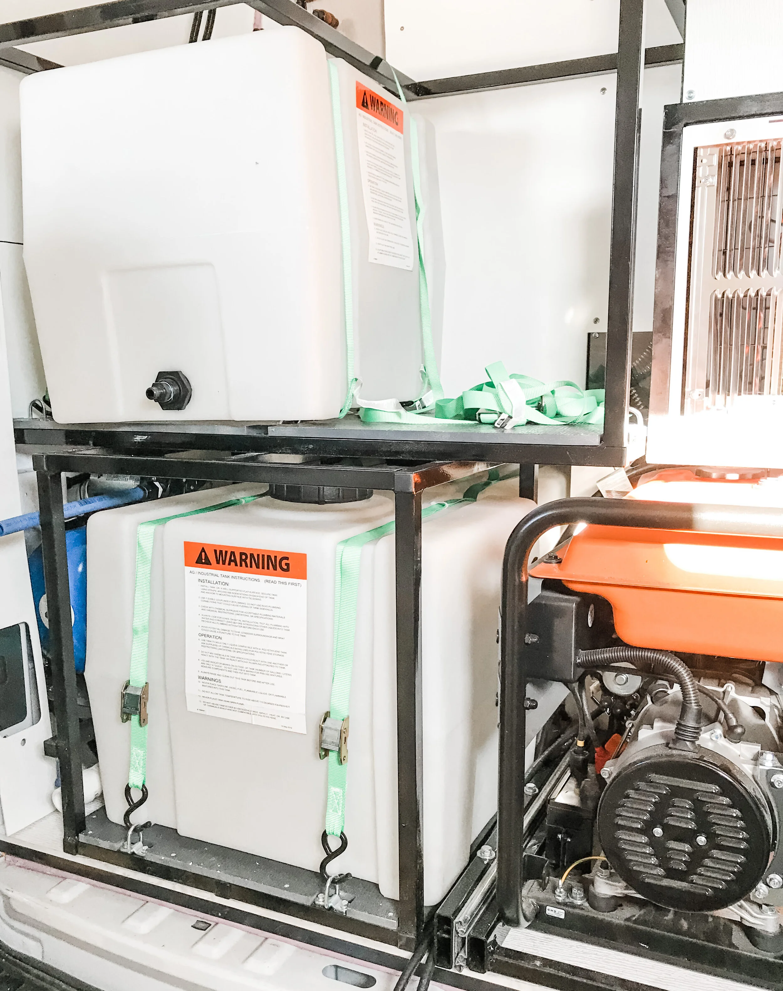 2 30-gallon water tanks