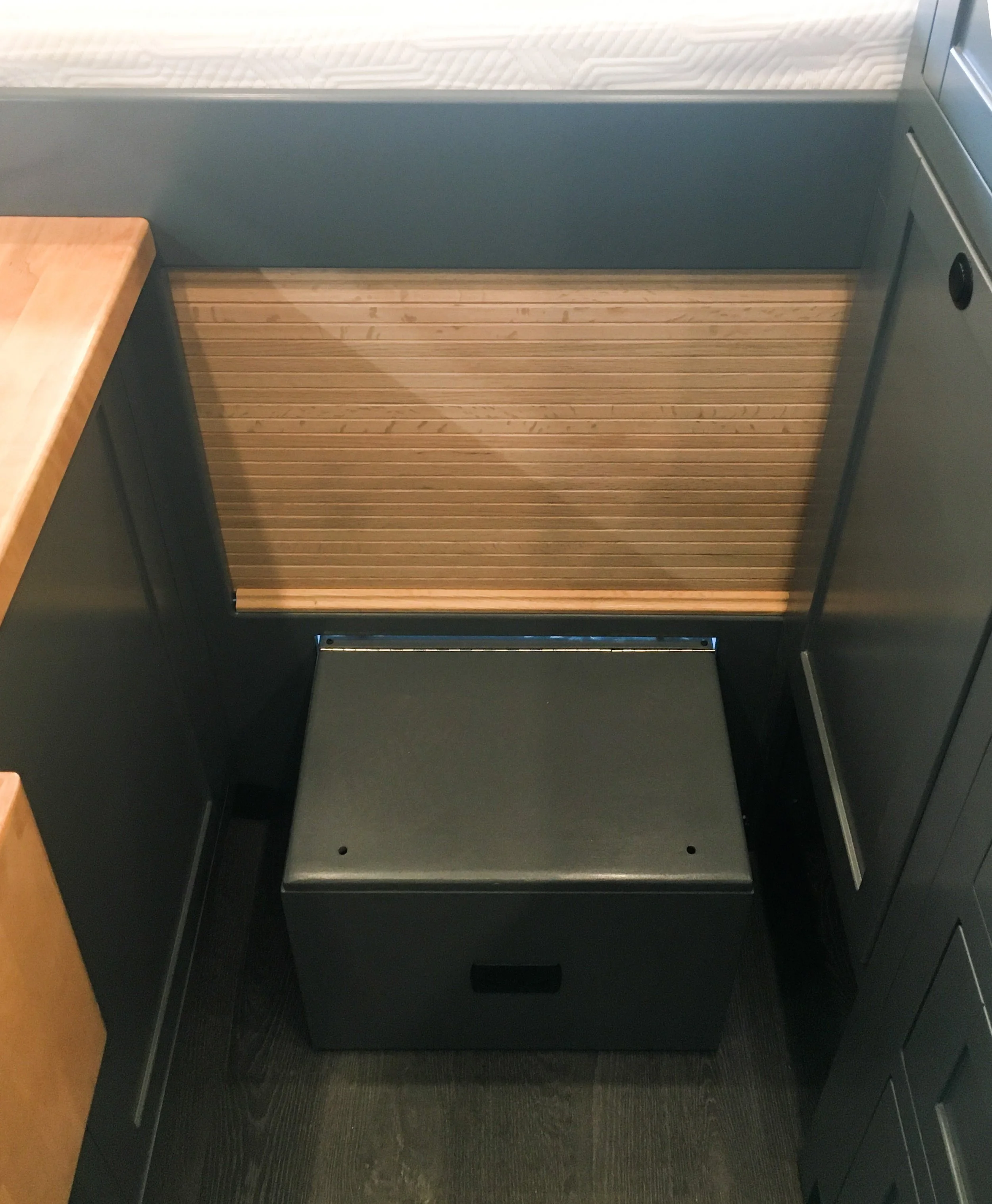 Roll-up access door to garage