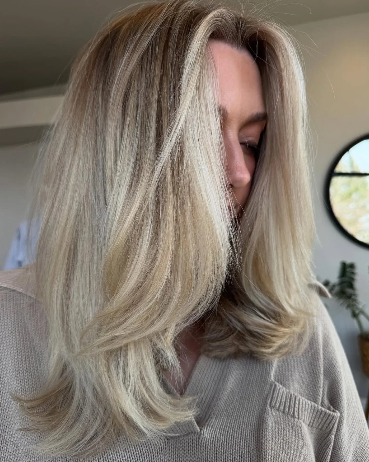 It&rsquo;s a great day to go lighter and brighter 💡

Stylist: @styled_by_alexandriac