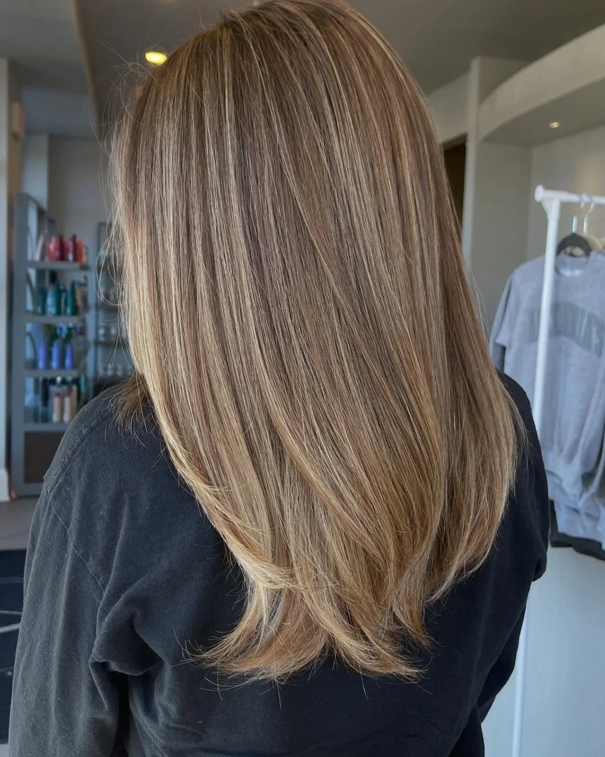 The hair of your dreams is well within reach 💫 

Another honey-colored stunner by @kdg.beauty &mdash;we love the warmth and dimension she brought to this natural look! And let&rsquo;s talk about that lengthhhhhhh 🤌🏼