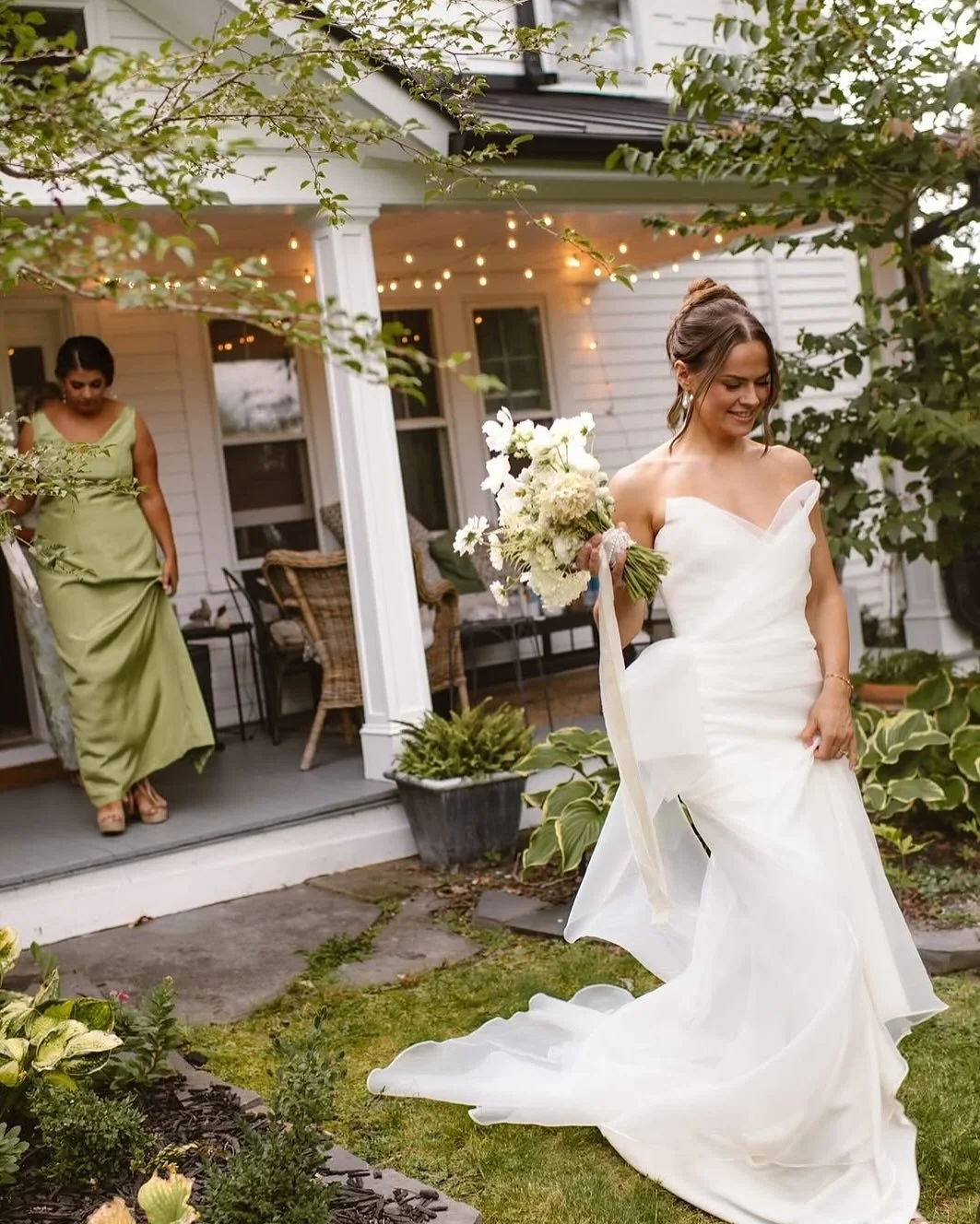 Who&rsquo;s ready for spring weddings🫶
Hair by @hair_by_emilyanne 
Makeup @leahfrancescamakeup 
📷 @whoajess 
@mndfarm