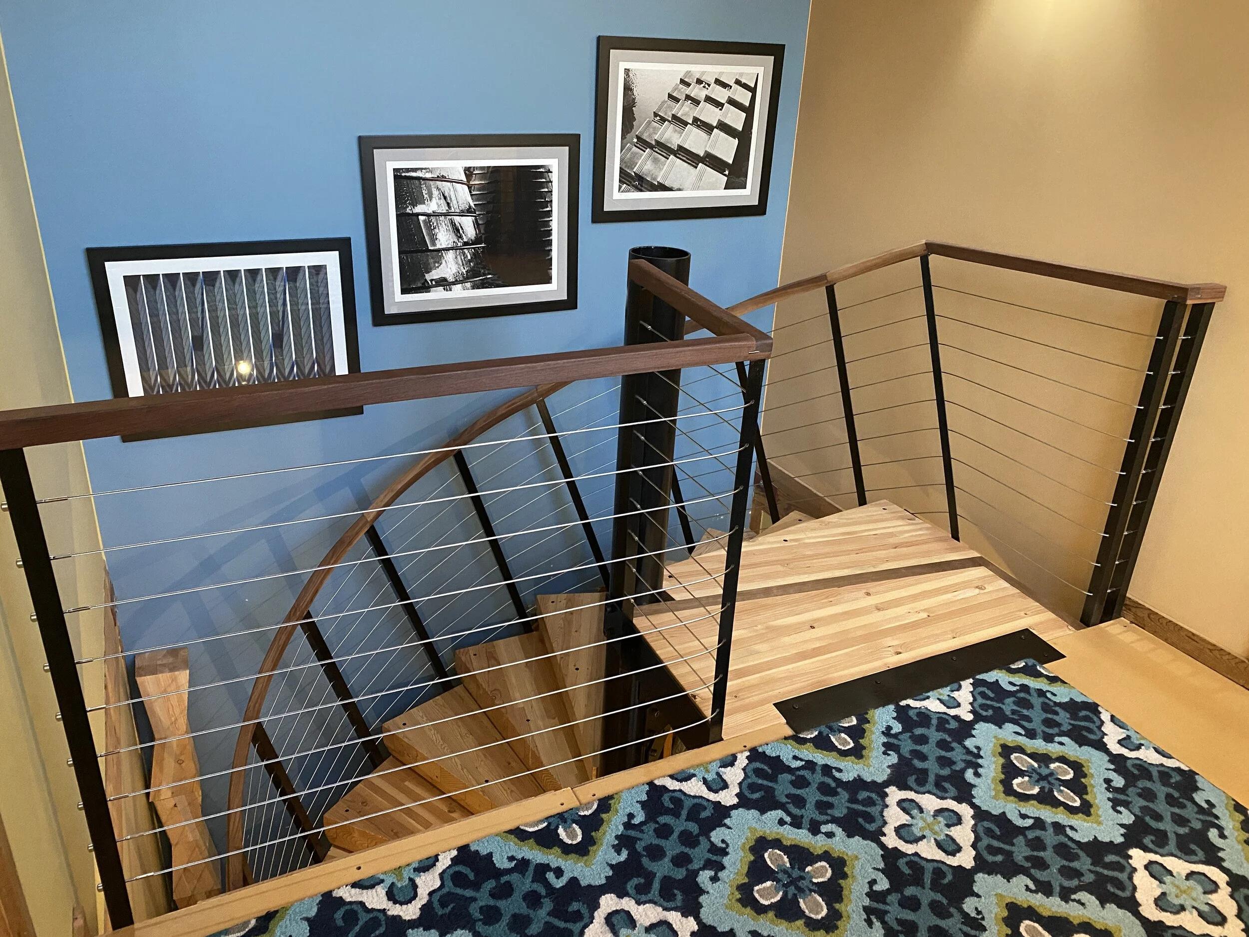HUMMEL STAIR - Glulam beam steps with Walnut spacers, painted steel structure and Walnut railing with stainless steel cables