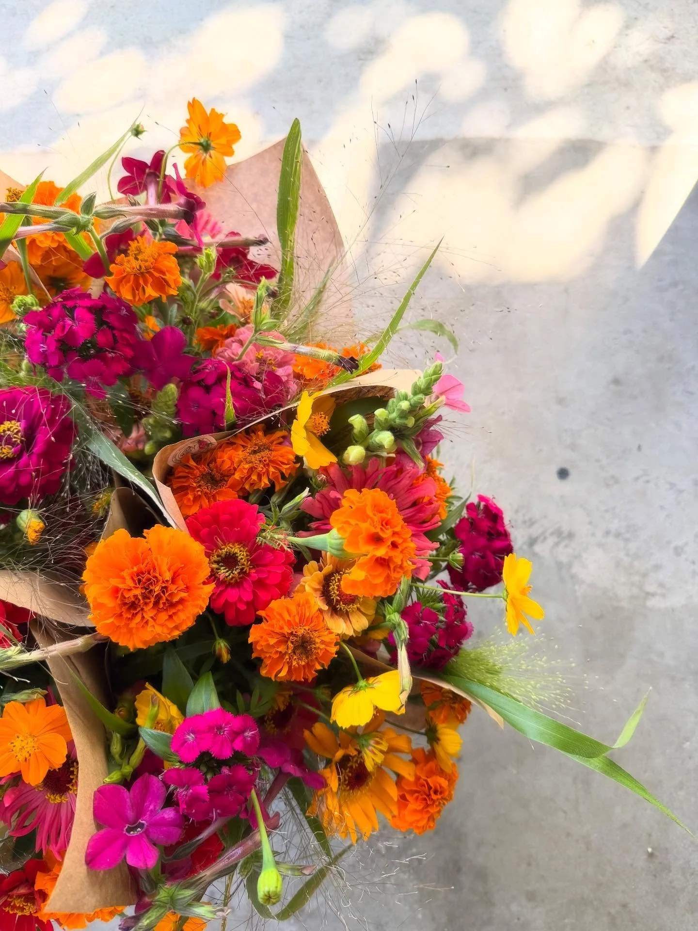 Bouquets for @countryrootswpg 🥰