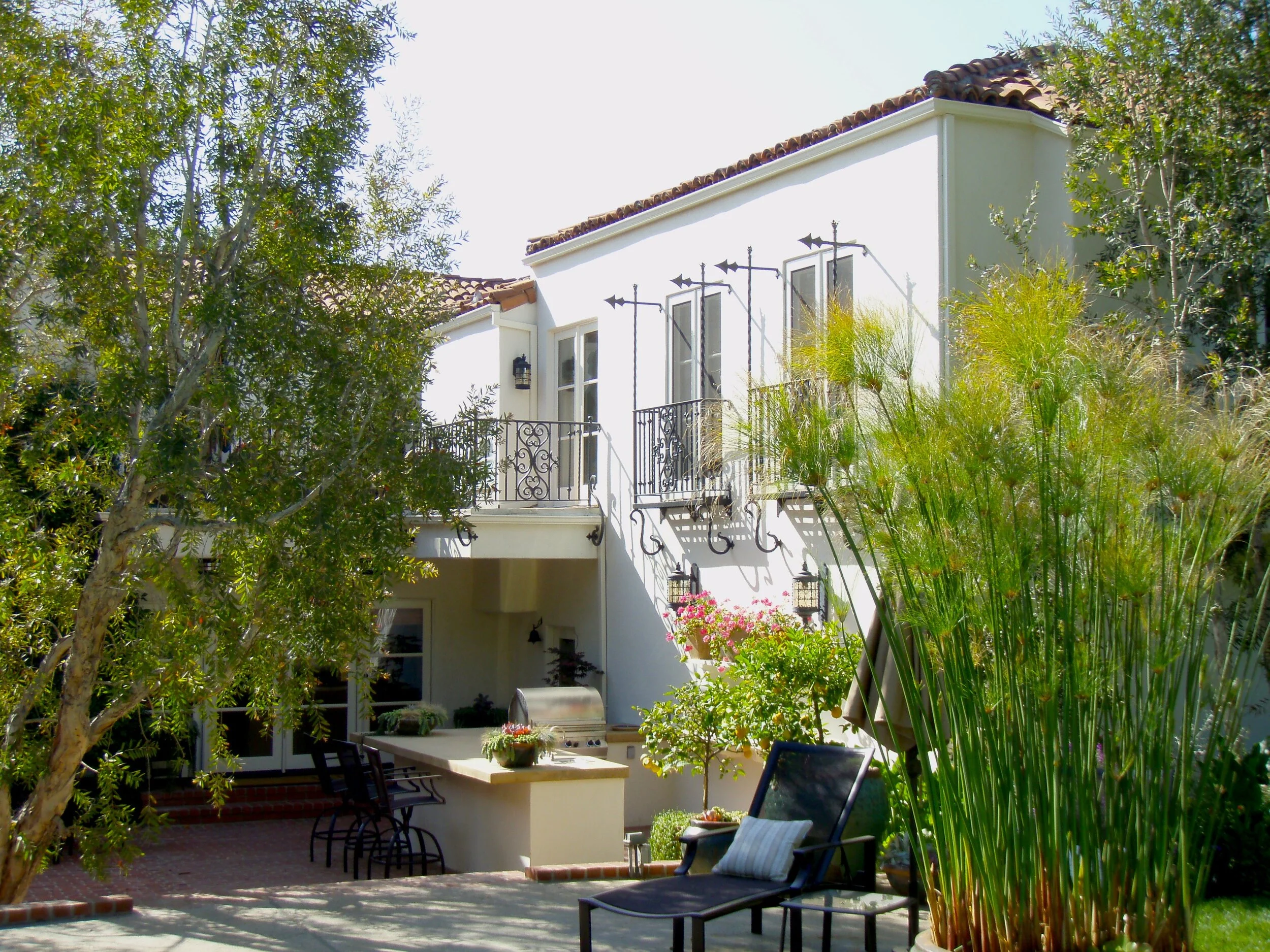 Jones Napoli courtyard.JPG