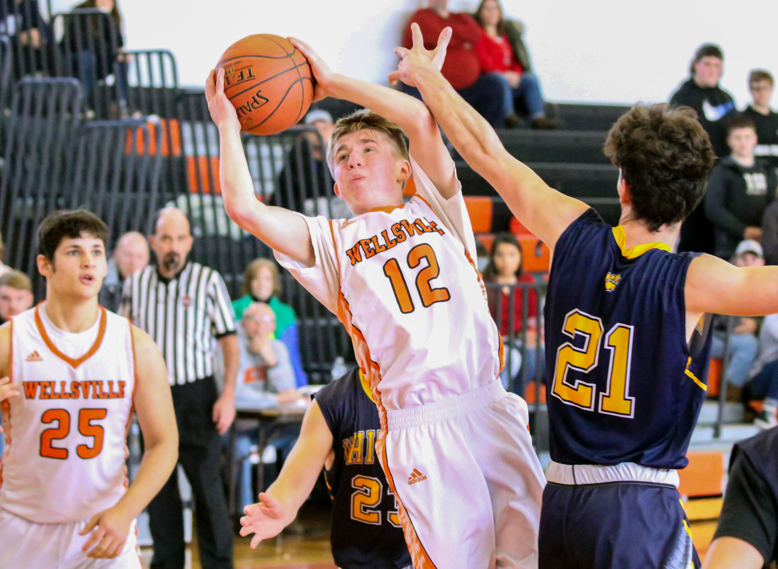  Wellsville junior Liam McKinley (12) drives inside to the basket past the Marcus Whitman defense during Saturday afternoon’s regular season home finale. [Chris Brooks/WellsvilleSports.com] 