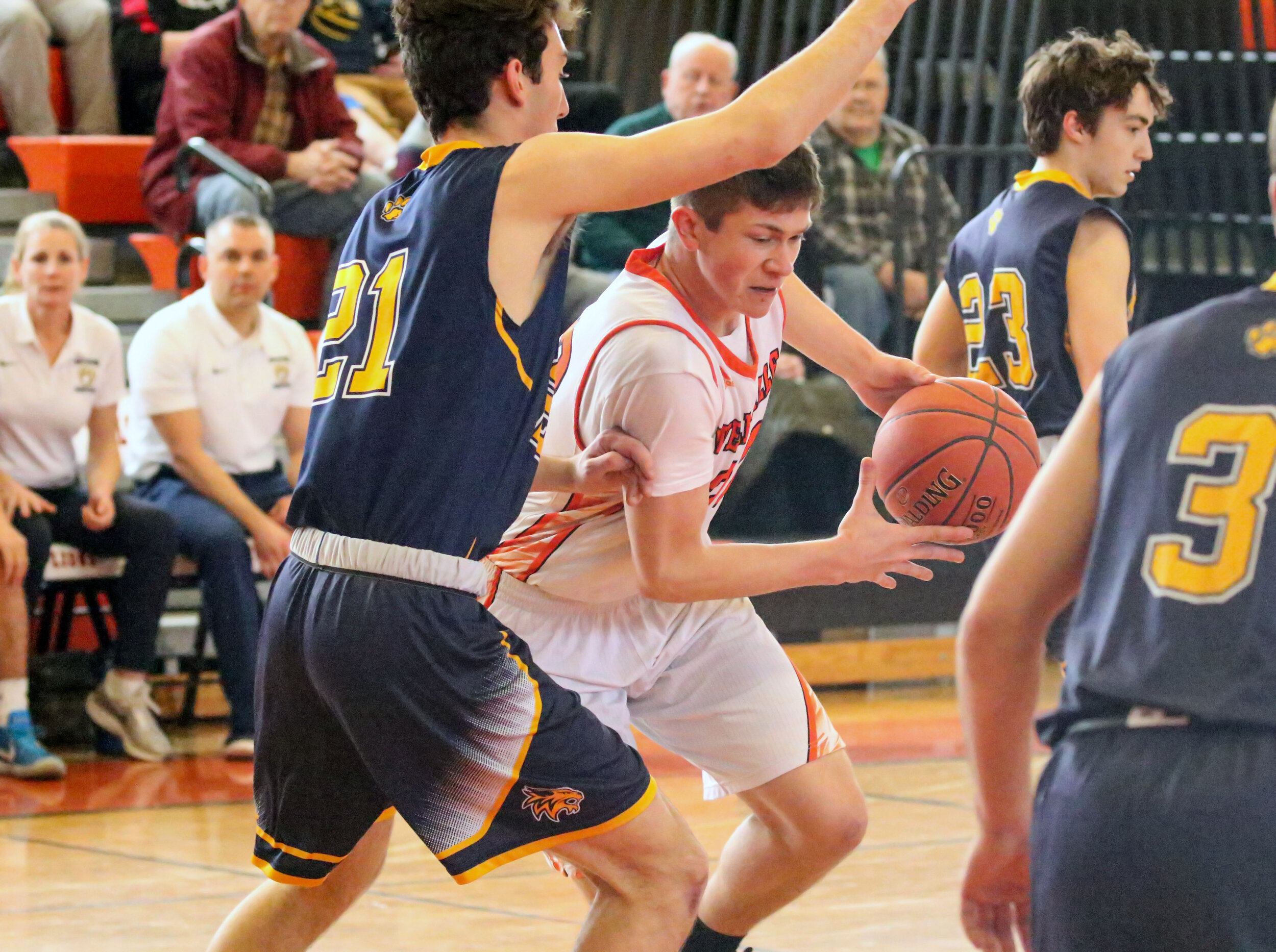  Wellsville sophomore Brayden Delahunt, off-center, looks to work his way around the Marcus Whitman defense inside the paint during Saturday afternoon’s regular season home finale. [Chris Brooks/WellsvilleSports.com] 