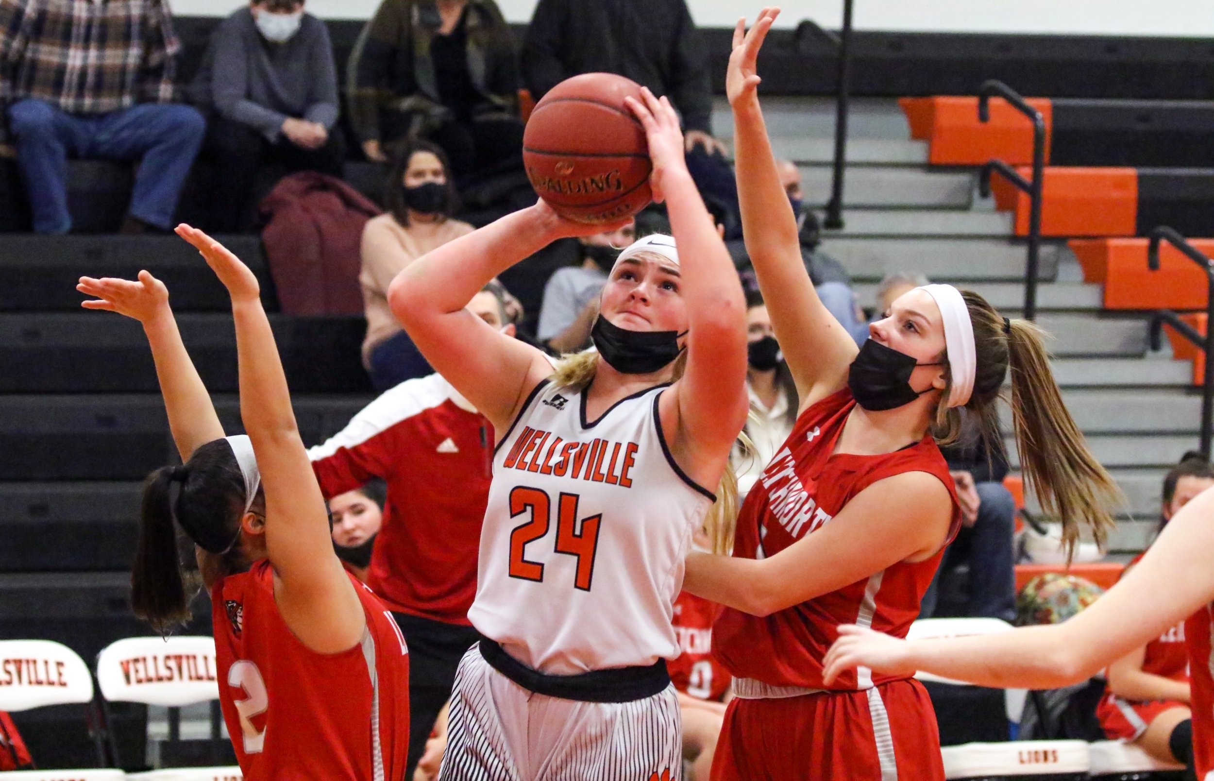 Wellsville sophomore Makenna Dunbar (24) splits the Letchworth defense on her way up to the basket during Saturday night’s home contest in Wellsville. [Chris Brooks/WellsvilleSports.com] 
