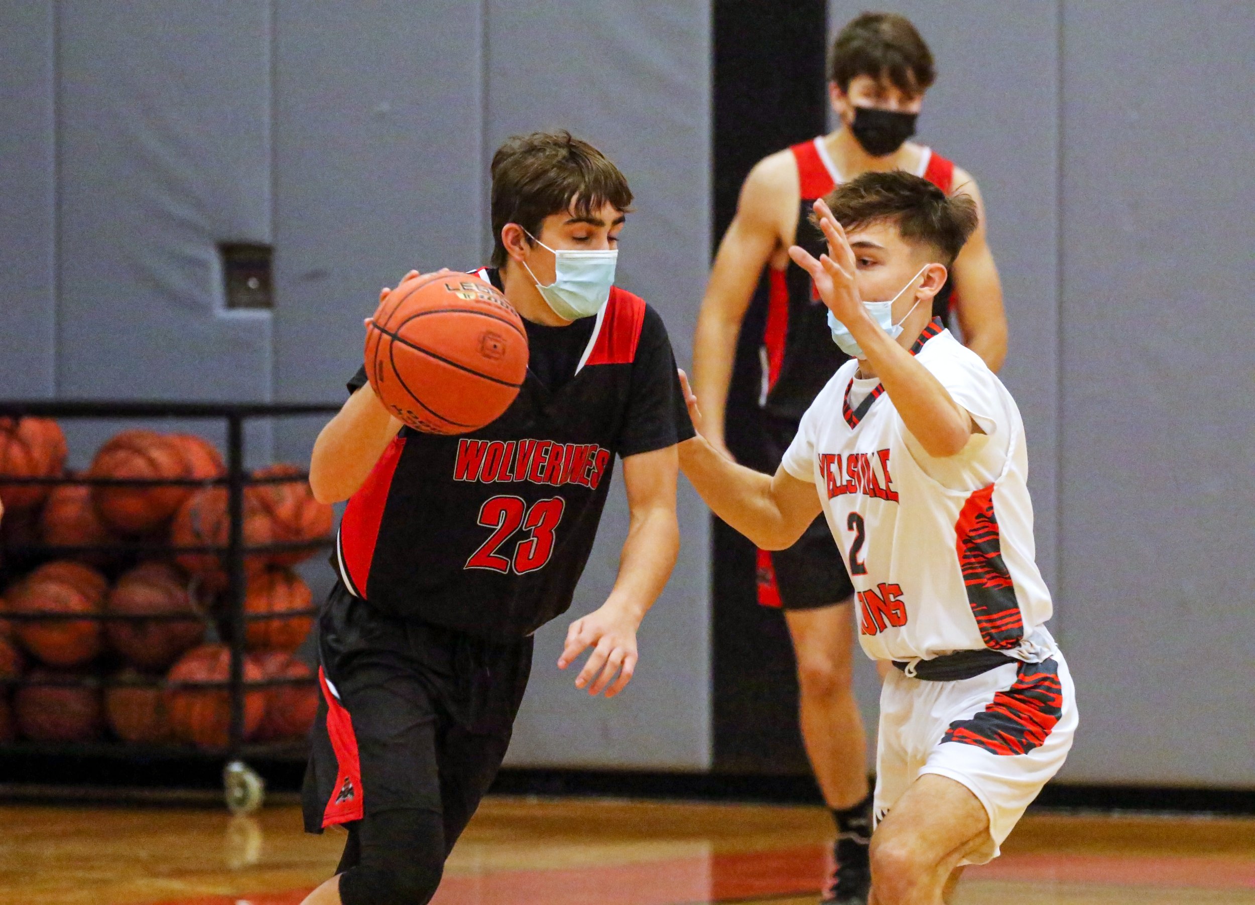  Bolivar-Richburg junior Evan Pinney (23) dribbles under pressure from the defense of Wellsville junior Cody Costello (2) during Tuesday night’s road contest in Wellsville. [Chris Brooks/WellsvilleSports.com] 