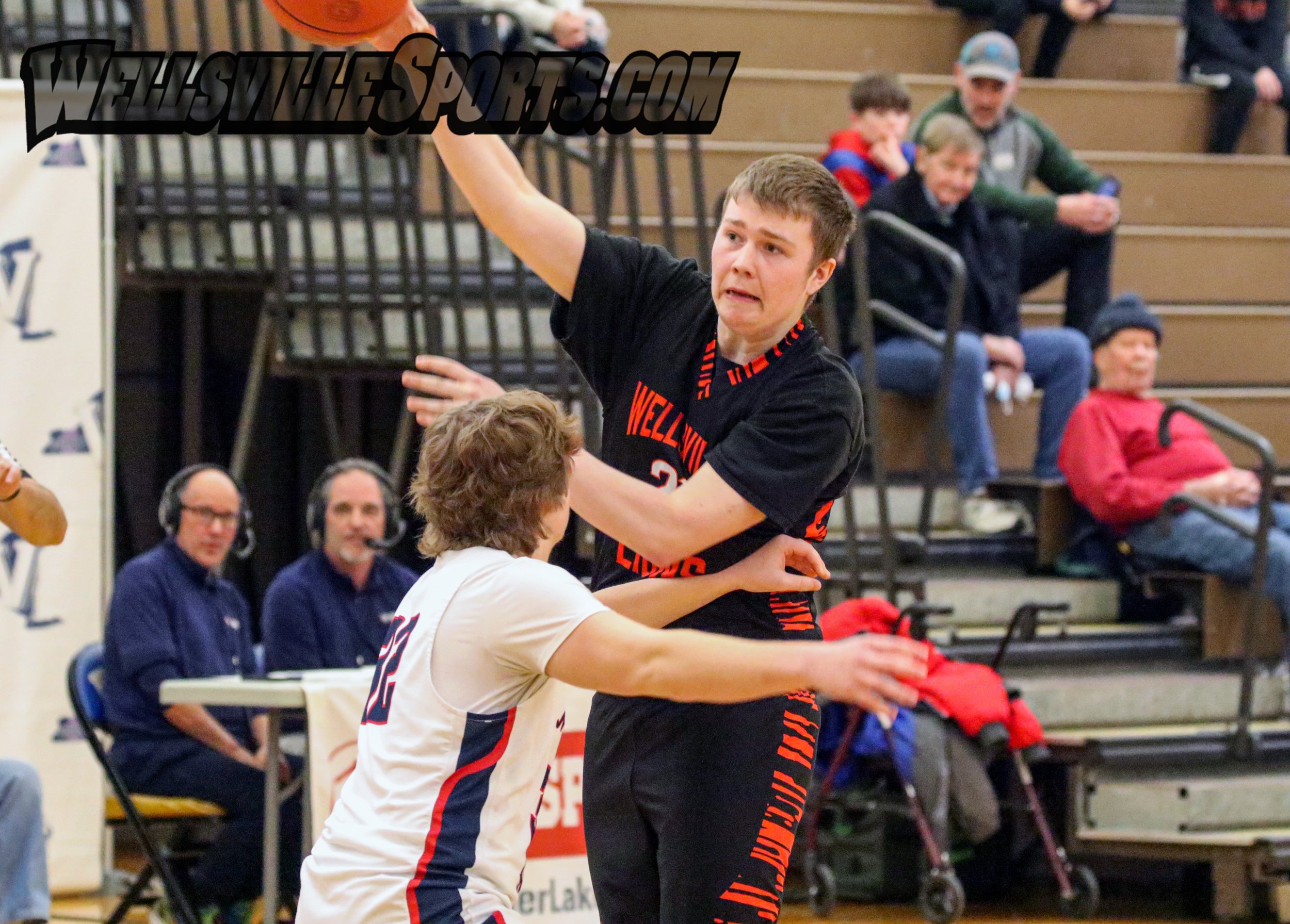  Wellsville senior Kailob Phelps, middle, fires a pass into the open wing while the Mynderse defense keeps watch during Saturday afternoon’s Class B2 Finals in Webster. [Chris Brooks/WellsvilleSports.com] 