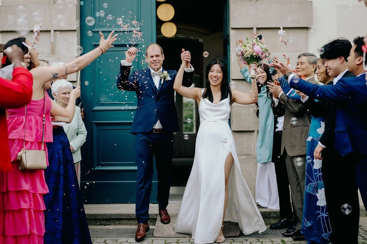 T&amp;M 💍
One for the books. Relaxed, authentic, and full of love. Especially the party 😳 What was going on? Thank you for the unforgettable day.
Location: @landhaus_am_see 
.
.
.
.
#wedding #hochzeithannover #weddingcouple #hochzeitsfotograf #hoch