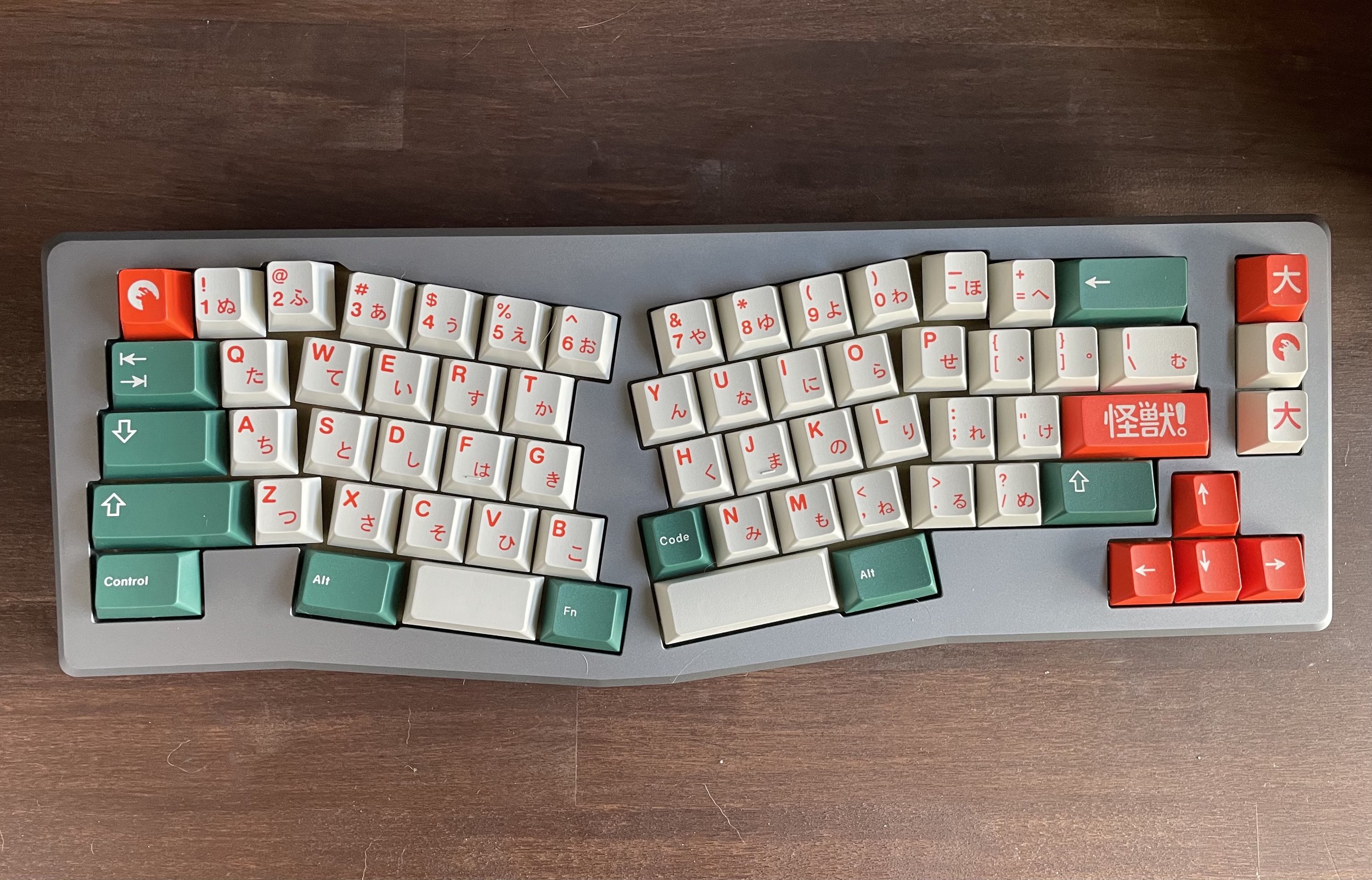 Grey Maja with GMK Kaiju keycaps 