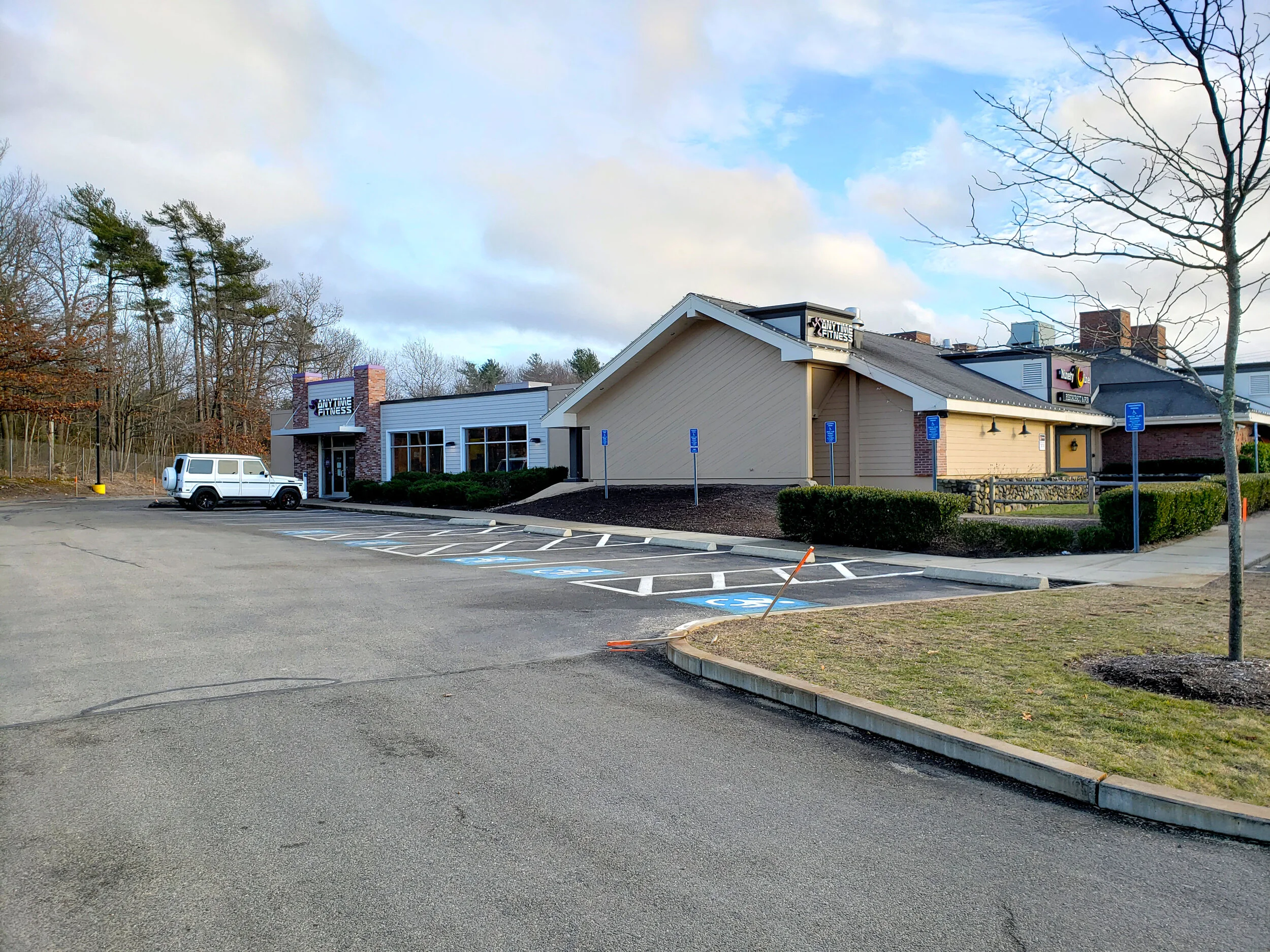 Exterior 1.jpg