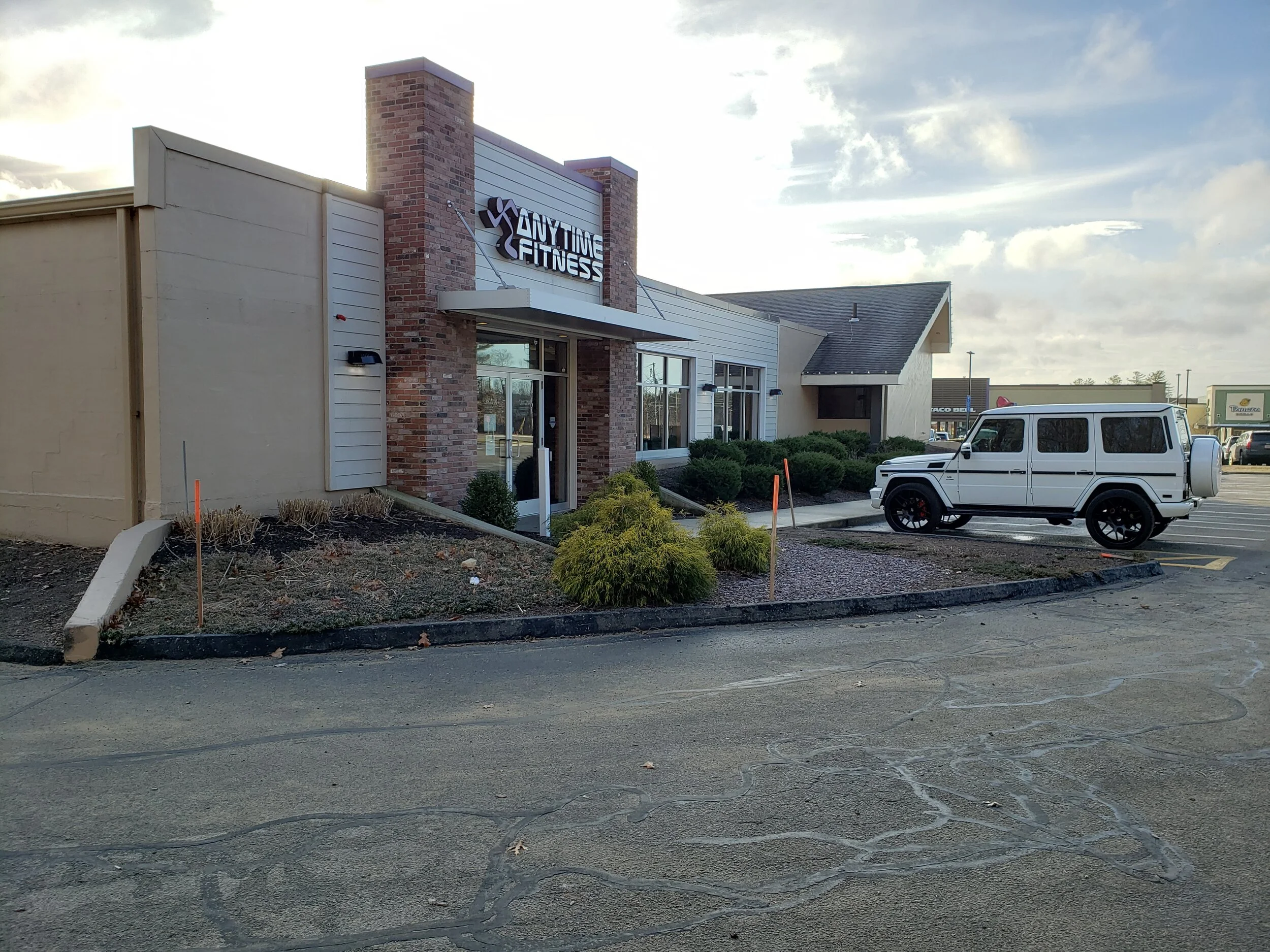 Exterior 2.jpg