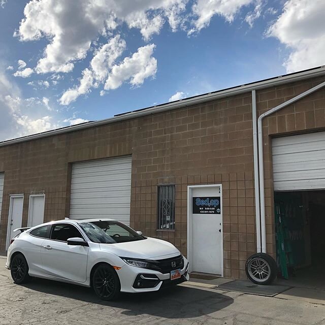This new Civic SI was a treat. Thank you for coming my way Vinny.  #sedepone #honda #millermotorsportspark #utahmotorsportscampus #trackaddict #falkentires