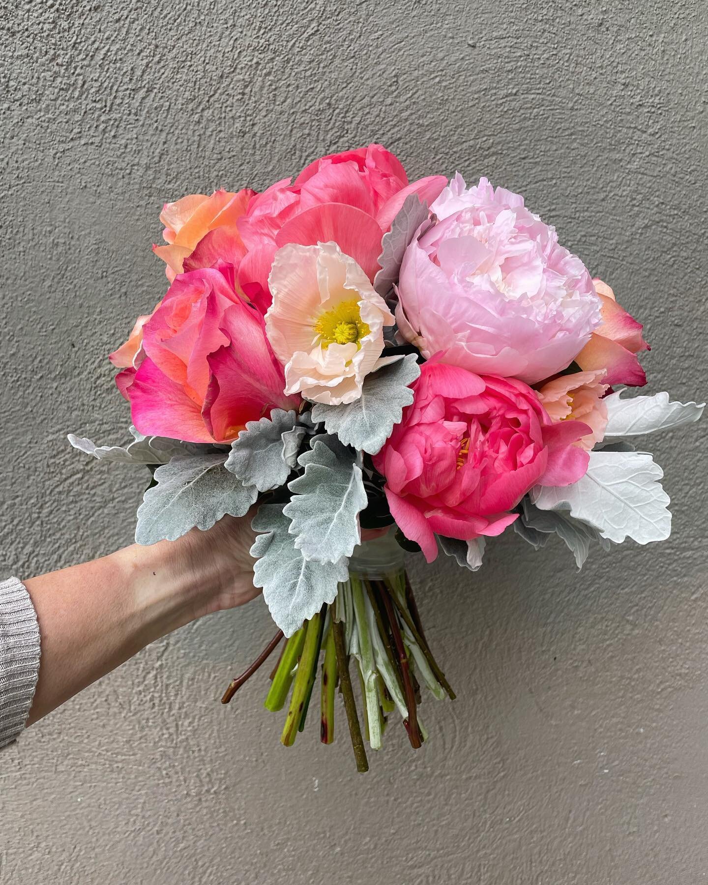 More beautiful wedding colours 💓💗💓💗💓💗💓💗💓💓💗💗
&bull;
&bull;
#banffflowers #banffflorists
#banffflorist #banffwedding #bride #peony #coral #pink #peach #florist #flowers #weddingflowers #bouquet #bridalbouquet #weddingflorist #flowerinspirat