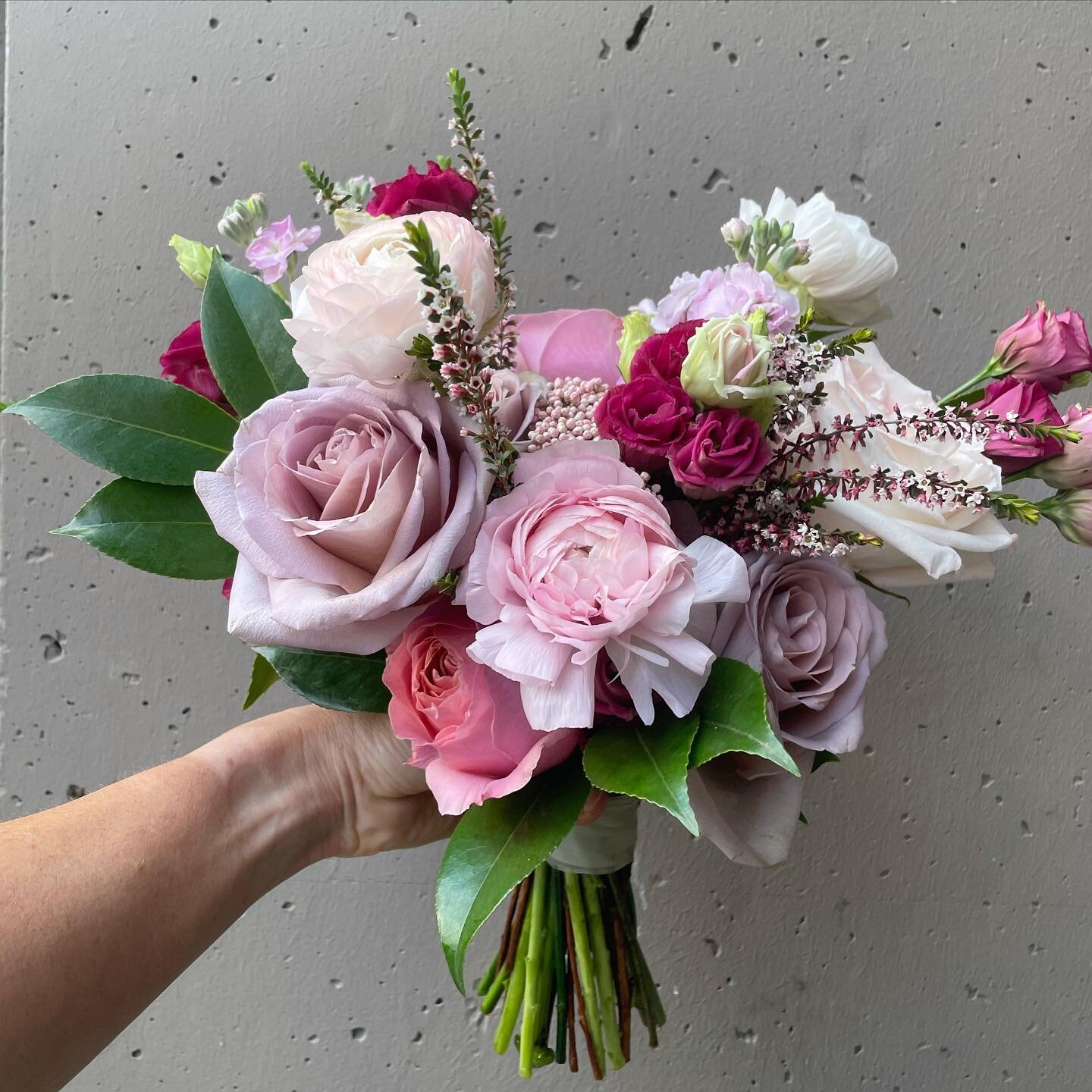 This bouquet 💓💗Full of florals with very minimal greens..LOVE!
&bull;
&bull;
#blush #pink #bouquet #bride #banffflowers #banffflorist #flowerbouquet #banffwedding #banffweddingflorist #pinkbouquet #septemberwedding #modernflorals #floral #floraldes