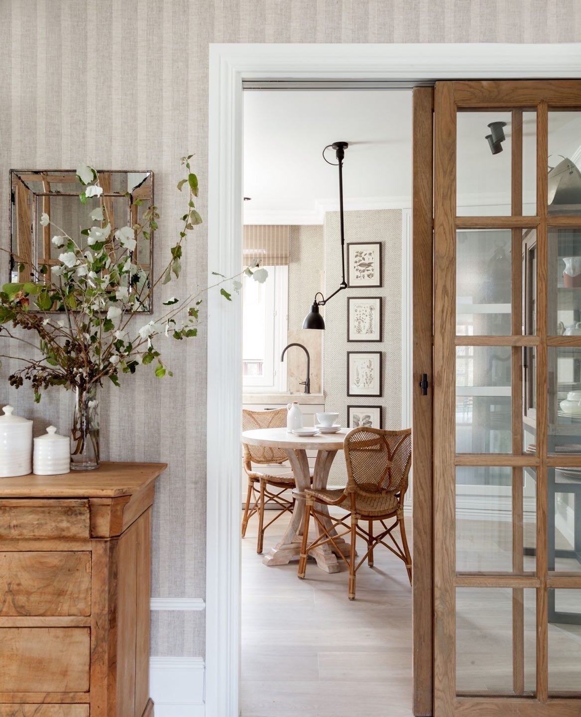 &quot;A neutral palette doesn&rsquo;t mean that a room will look monotonous... On the contrary, it draws attention to all the different elements that make it interesting.&quot; ~ Regina Lynch from Susan Sully&rsquo;s Houses with Charm Simple Southern