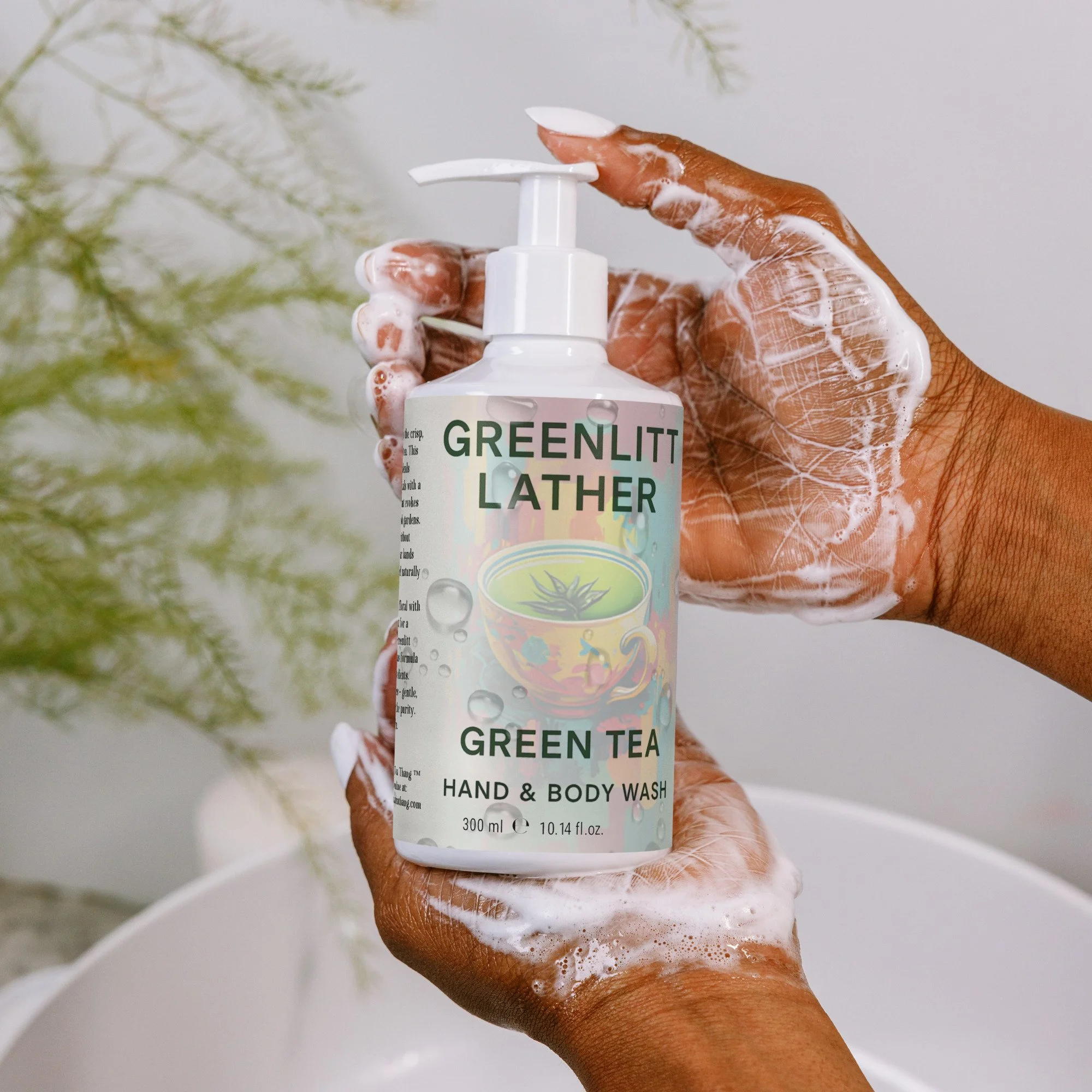 refreshing-hand--body-wash-white-front-68a16d8c410aa.jpg
