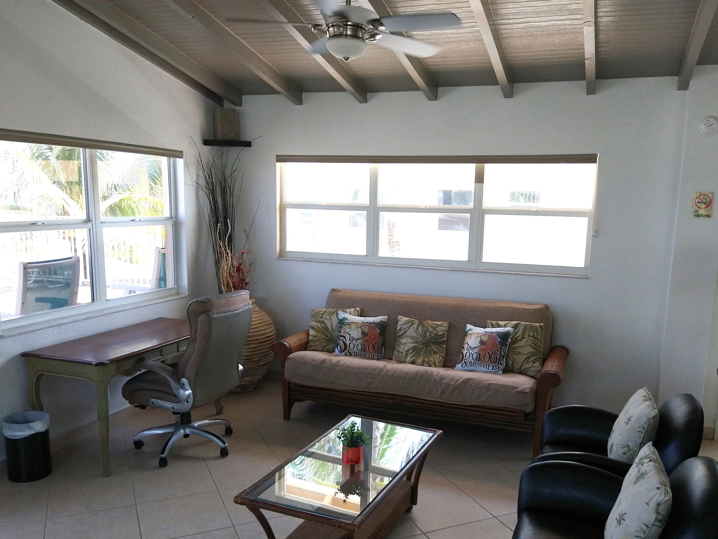 18-Beachfront-Penthouse-LBTS-Living-Space-04.jpg