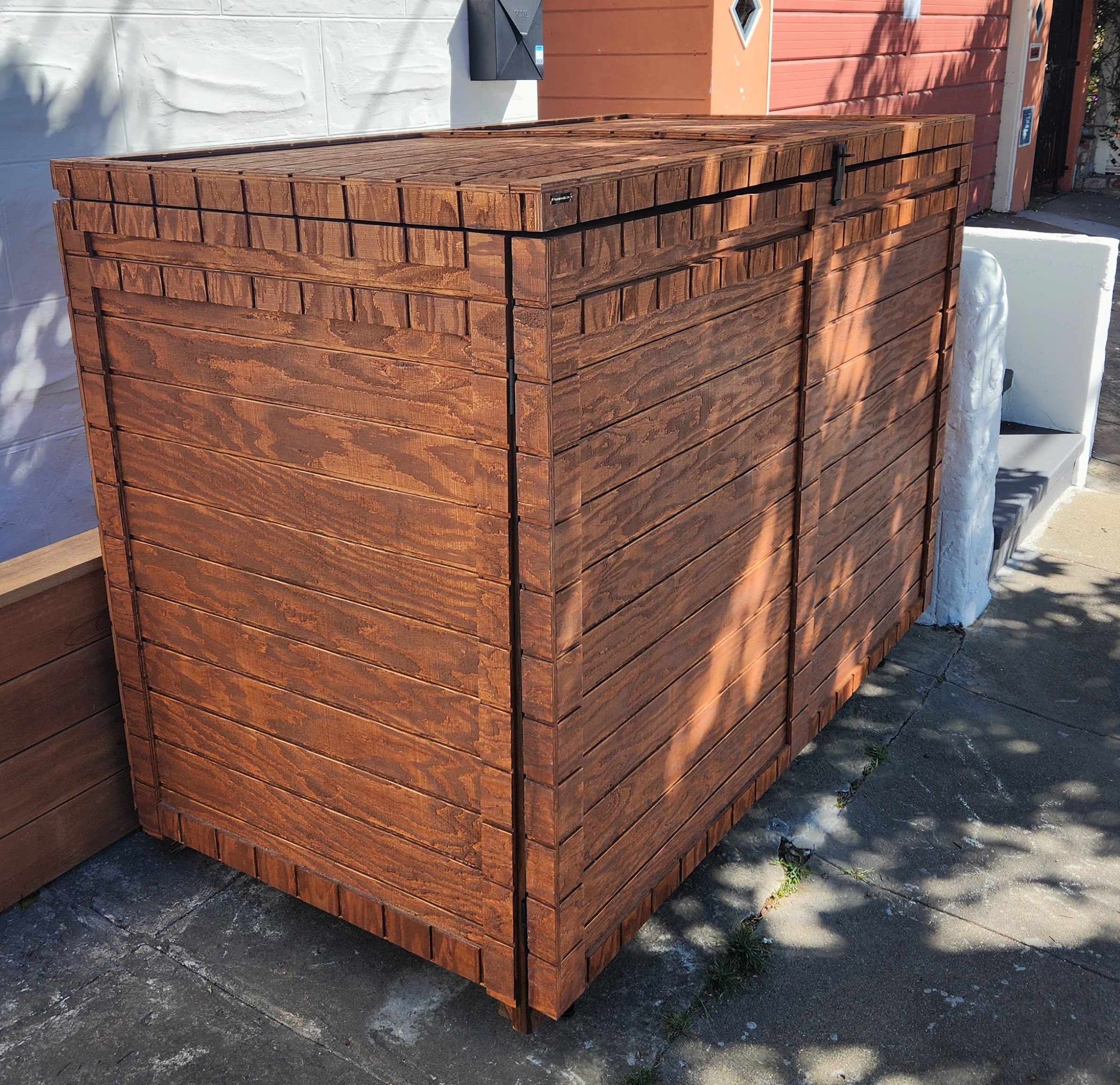 FRONT ENTRY HIDEE  Size: 32-32-64 GALLON  Siding: T1-11  Finish: STAINED  Gas Springs: STAINLESS STEEL  Hardware:  MATTE BLACK STAINLESS STEEL
