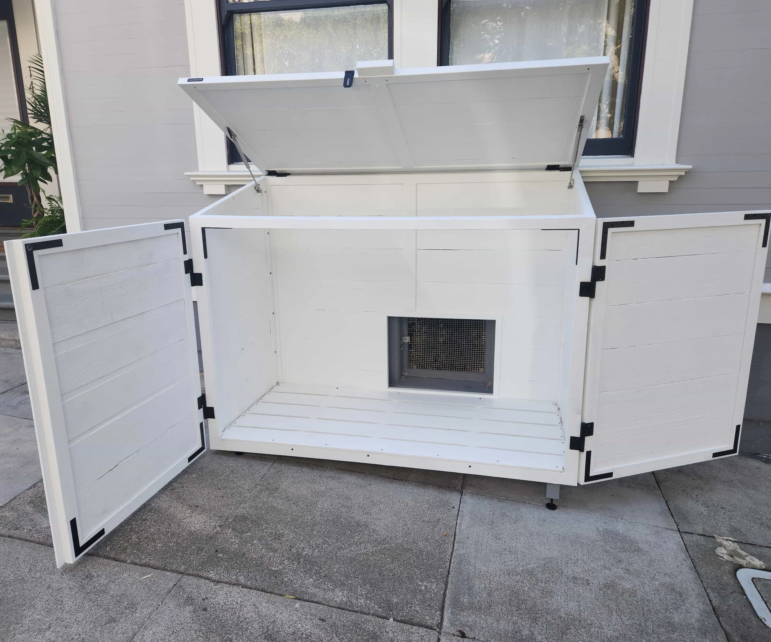 FRONT ENTRY HIDEE  Size: 32-64-64 GALLON  Siding: REDWOOD  Finish: PAINTED  Gas Springs: STAINLESS STEEL  Hardware:  MATTE BLACK STAINLESS STEEL
