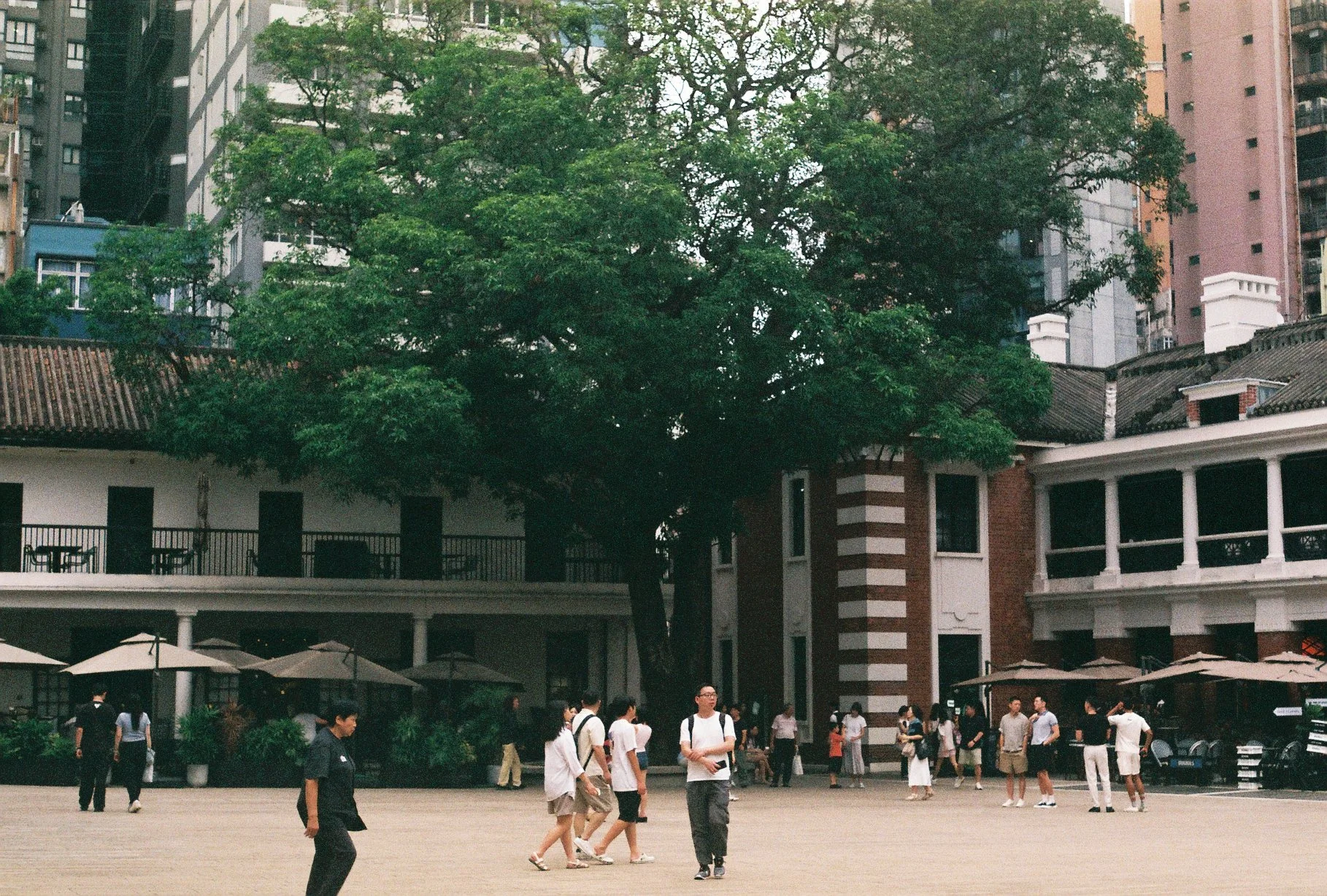 R1-02604-027A.JPG