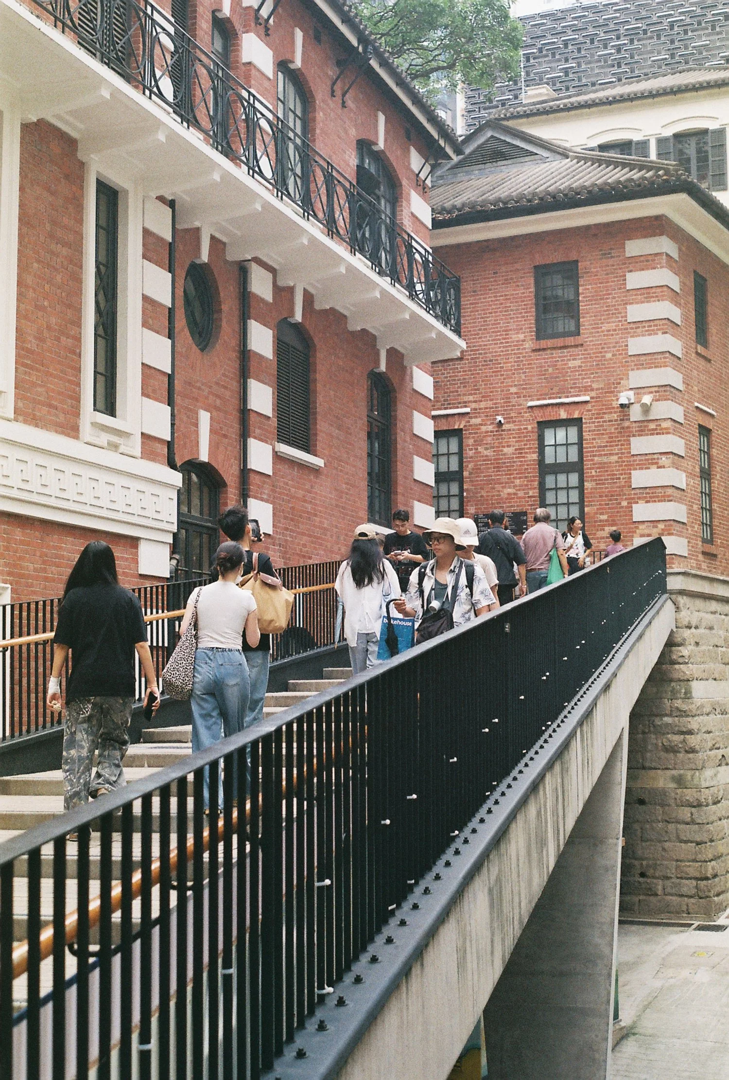 R1-02604-028A.JPG