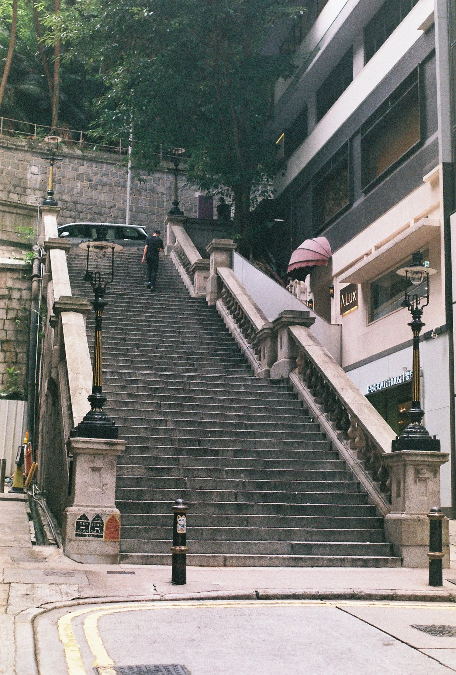 R1-02604-023A.JPG