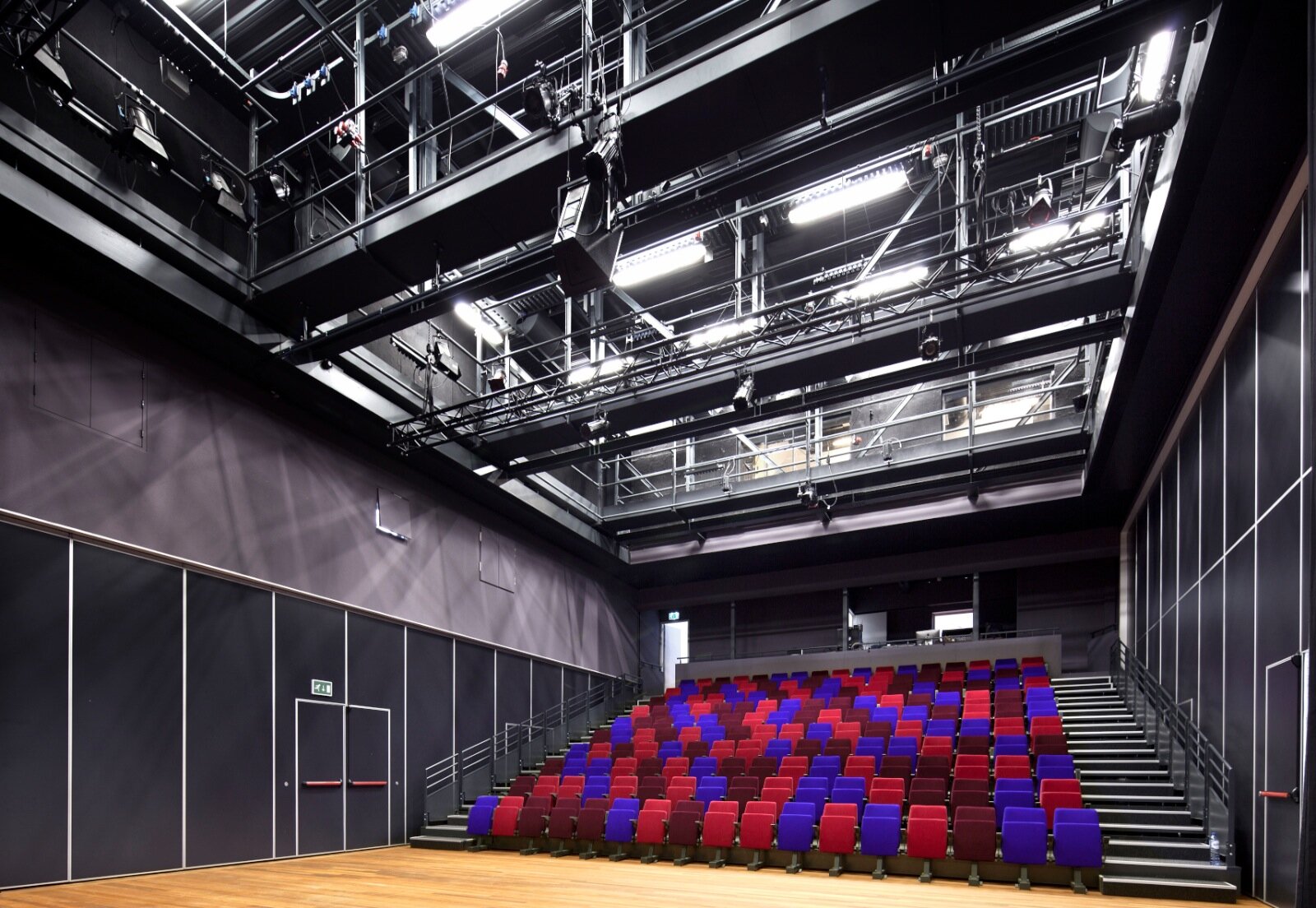 westergasfabriek-theater-vlakkevloerzaal-2.jpg