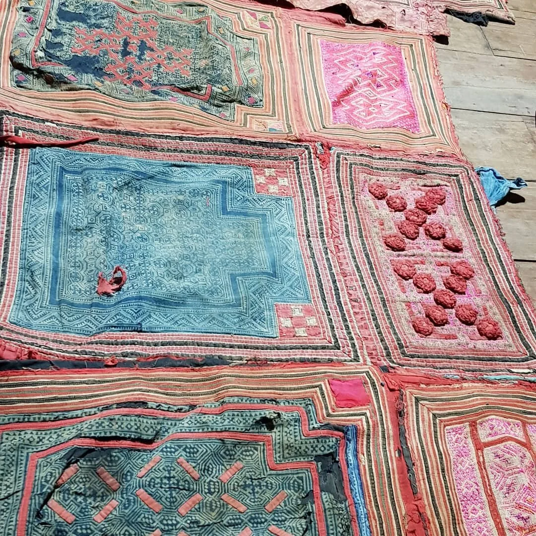 Ancient Hmong baby carry wall hanging bought from our shop 30 years ago. The customer asked for our expertise in restoring the fabric. Delicate hands at work!

#thailand #art #nature #artwear #ecofriendly #hmong #antiquetextiles #restoration #slowfas