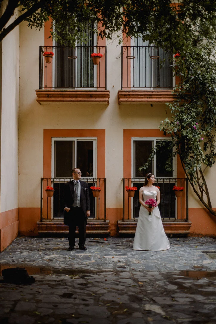 A laidback rainy wedding