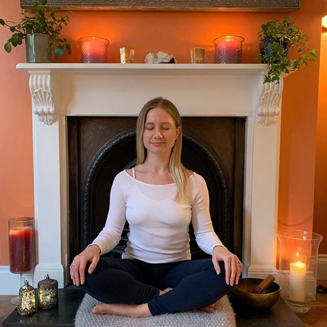 Join me live at 6pm tonight for a 10min cosy guided meditation 🧘 (YouTube link in bio). It will give your mind (and body) a chance to find some deep rest and calm ☺️