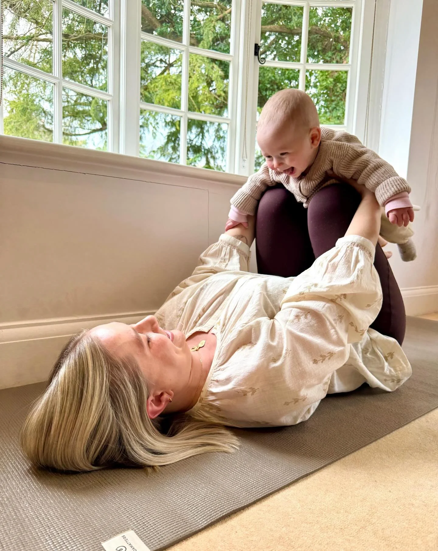 Parent &amp; Baby yoga ✨

Tuesdays 11:30am
&pound;5 taster sessions! 

📍In the lovely Beechwood Hall, Cooksbridge (5 mins from Lewes) looking out to the fields 🌿
- Starts after Easter. 

Part yoga for you and part yoga for your baby, these classes 