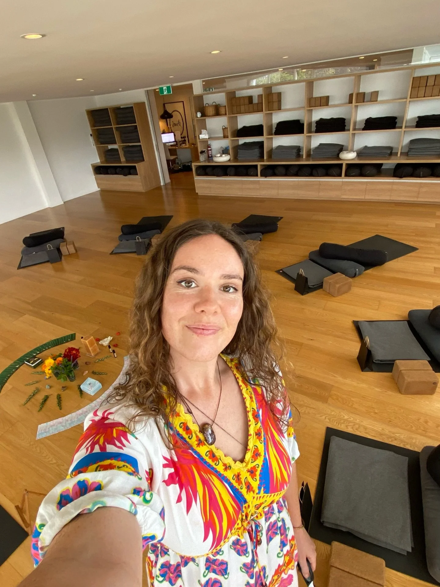 NOVEMBER 🥹🥳
I don&rsquo;t even know where to begin 

From running my first half day retreat, to nature walks with friends, to sunset dinners 🌅, gorgeous weekly yoga classes, animal snuggles, so much homemade kumara chips and guac 🤤, dancing and s