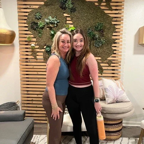 What a lovely mom and daughter duo!  Ellen loves the Pilates reformer and was finally able to convince her daughter to join her!  Looks like they both had fun🫶