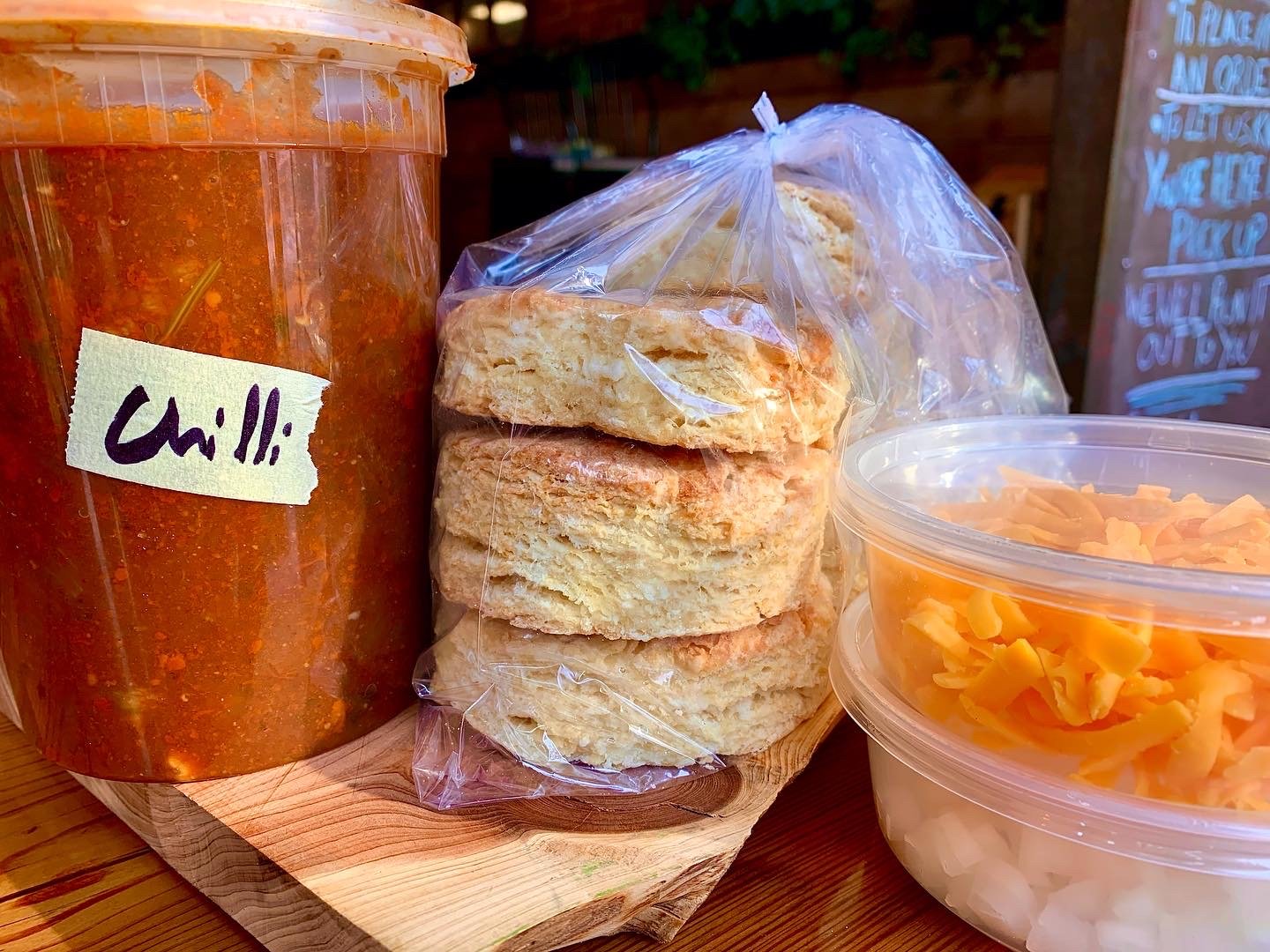 Chili + Biscuits Pack
